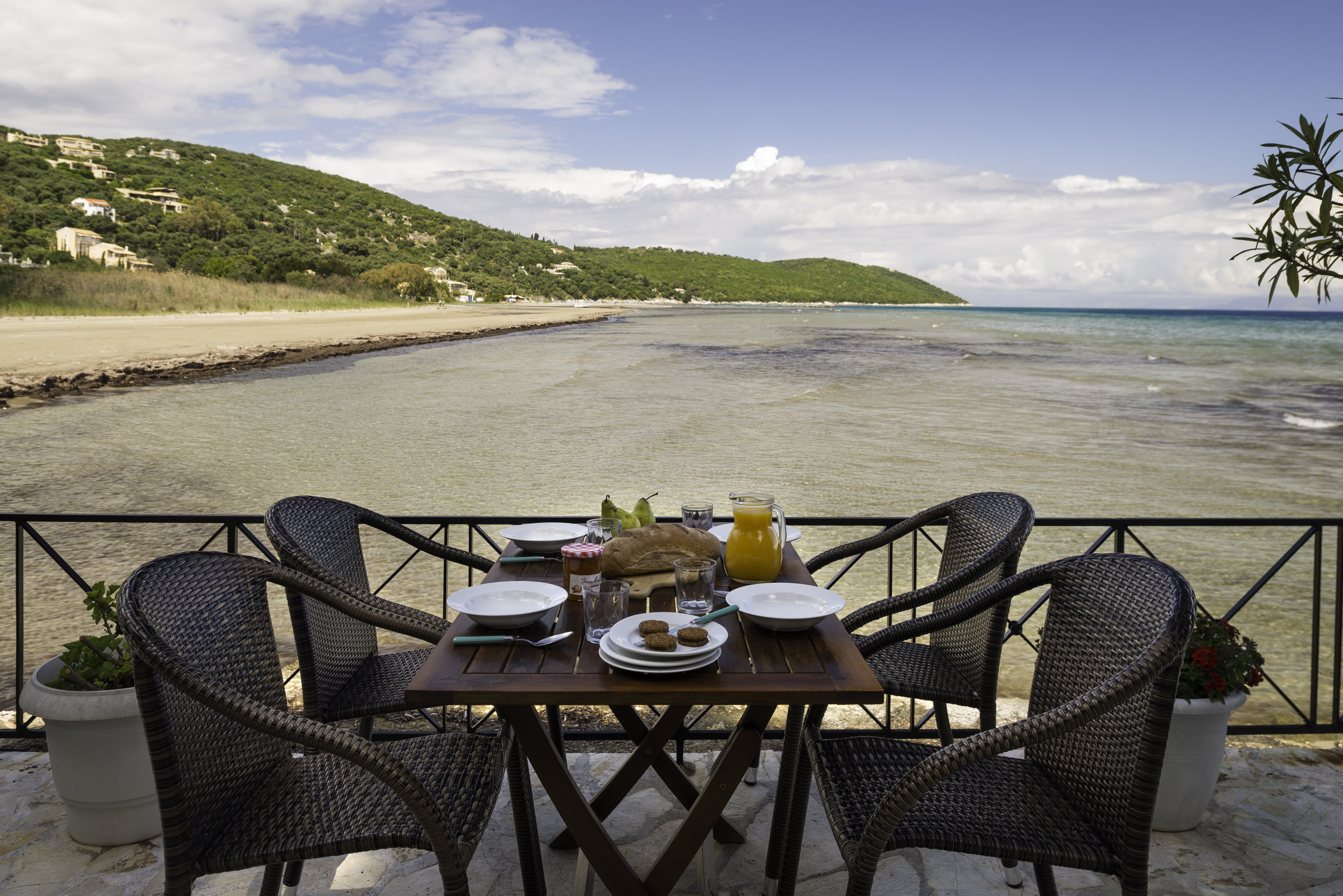 Apraos House & Studio - Image 13