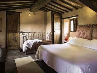 Il Forno - double bedroom - access via steep wooden steps