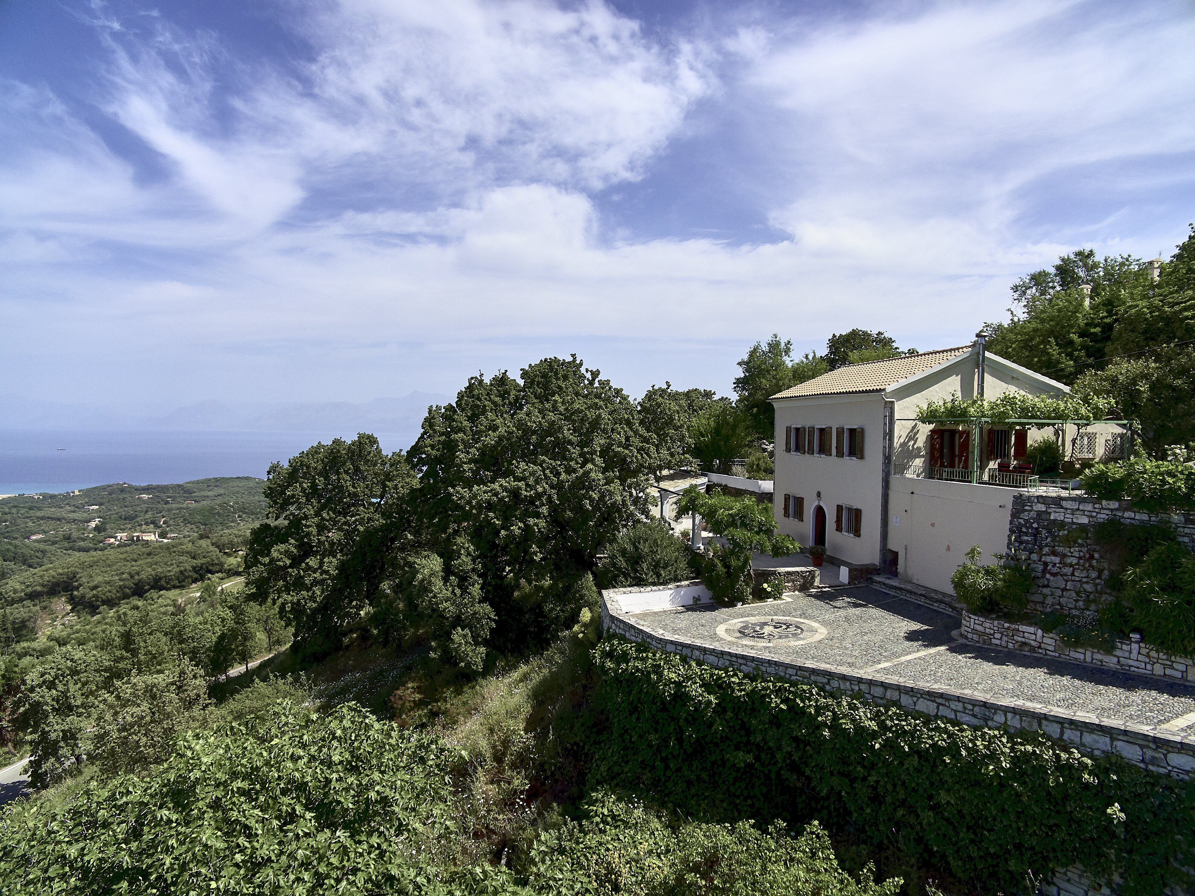 Loutses House - Image 16