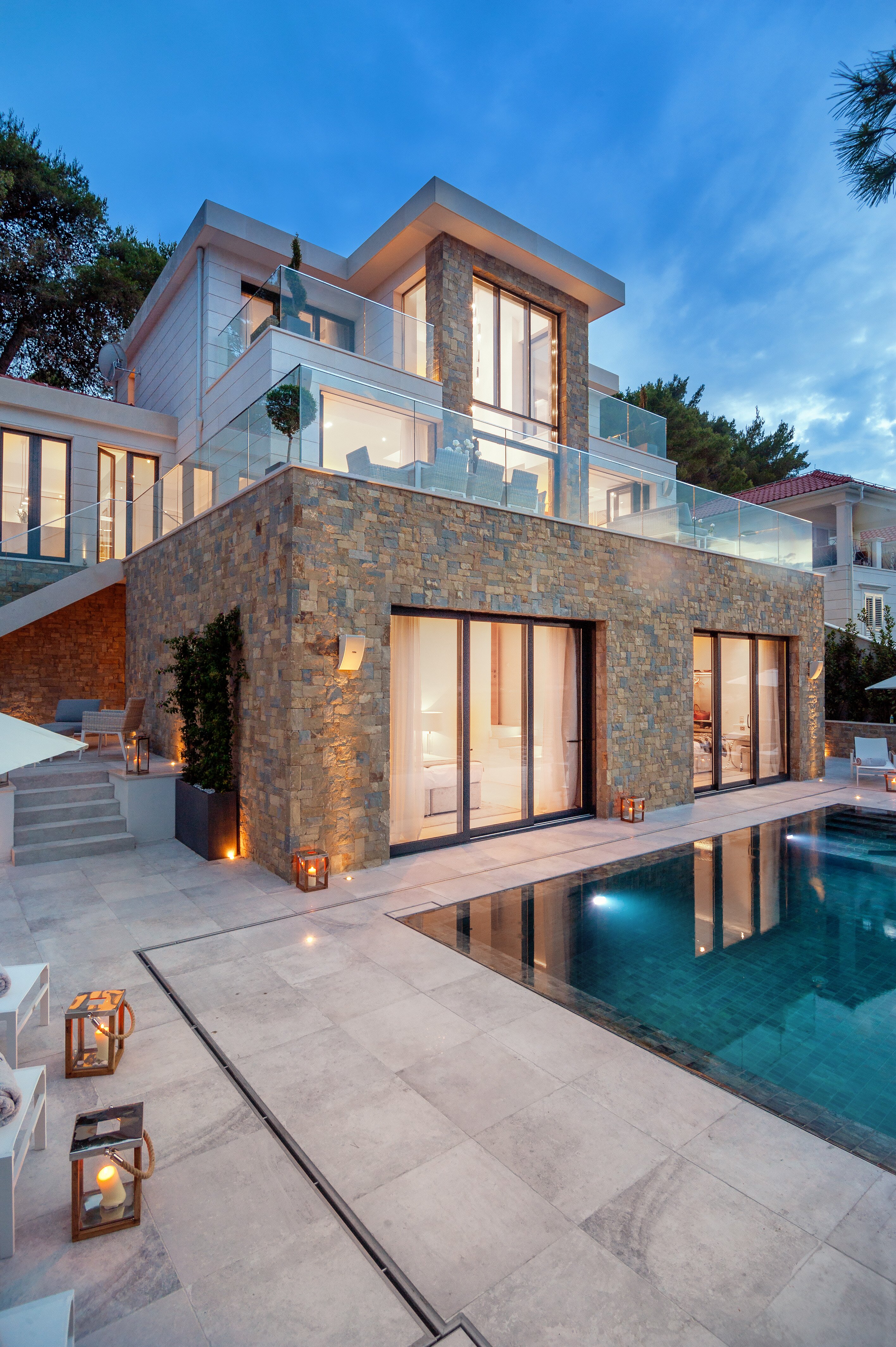 Sumartin Bay House - Image 13