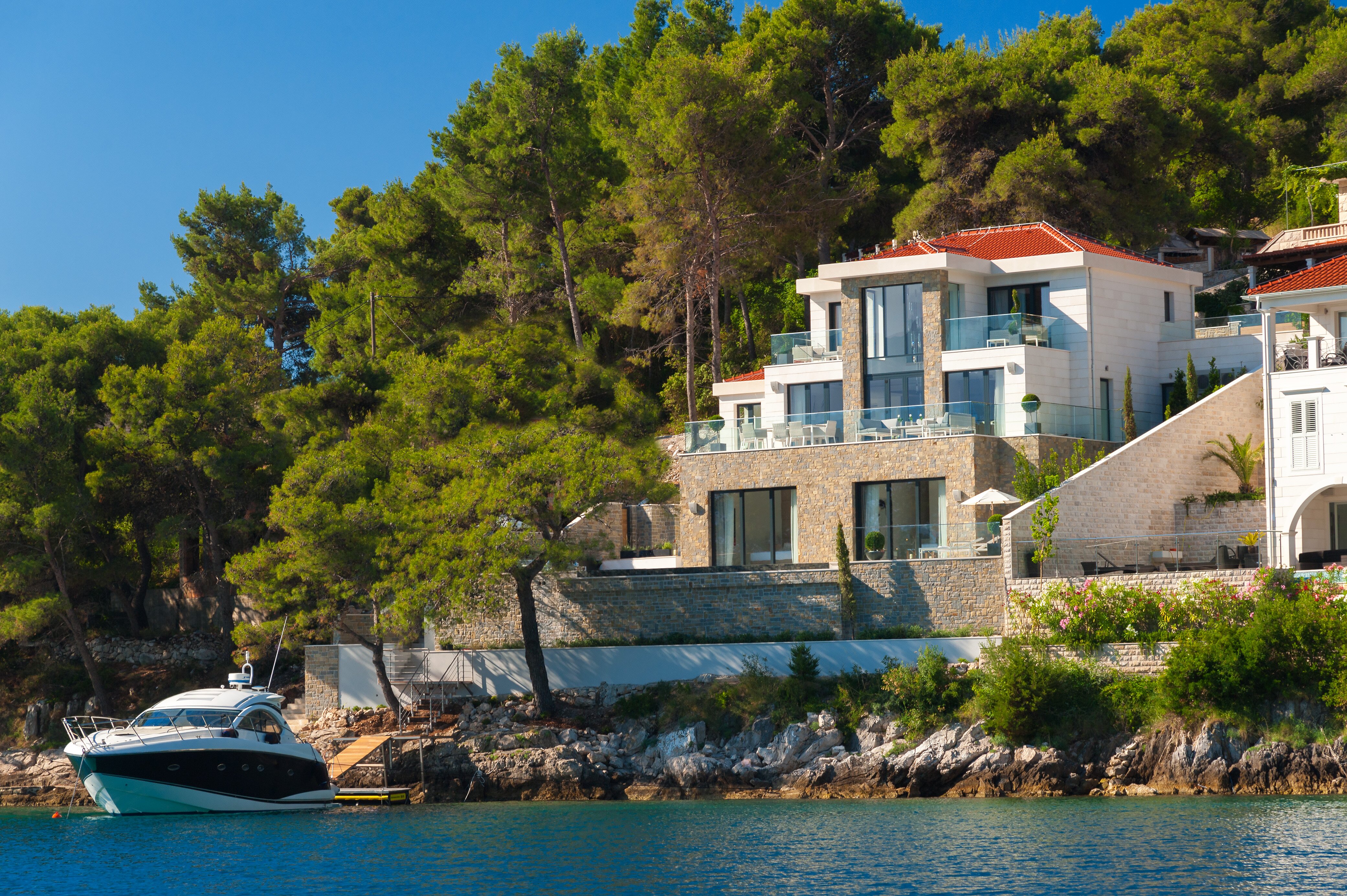 Sumartin Bay House - Image 14