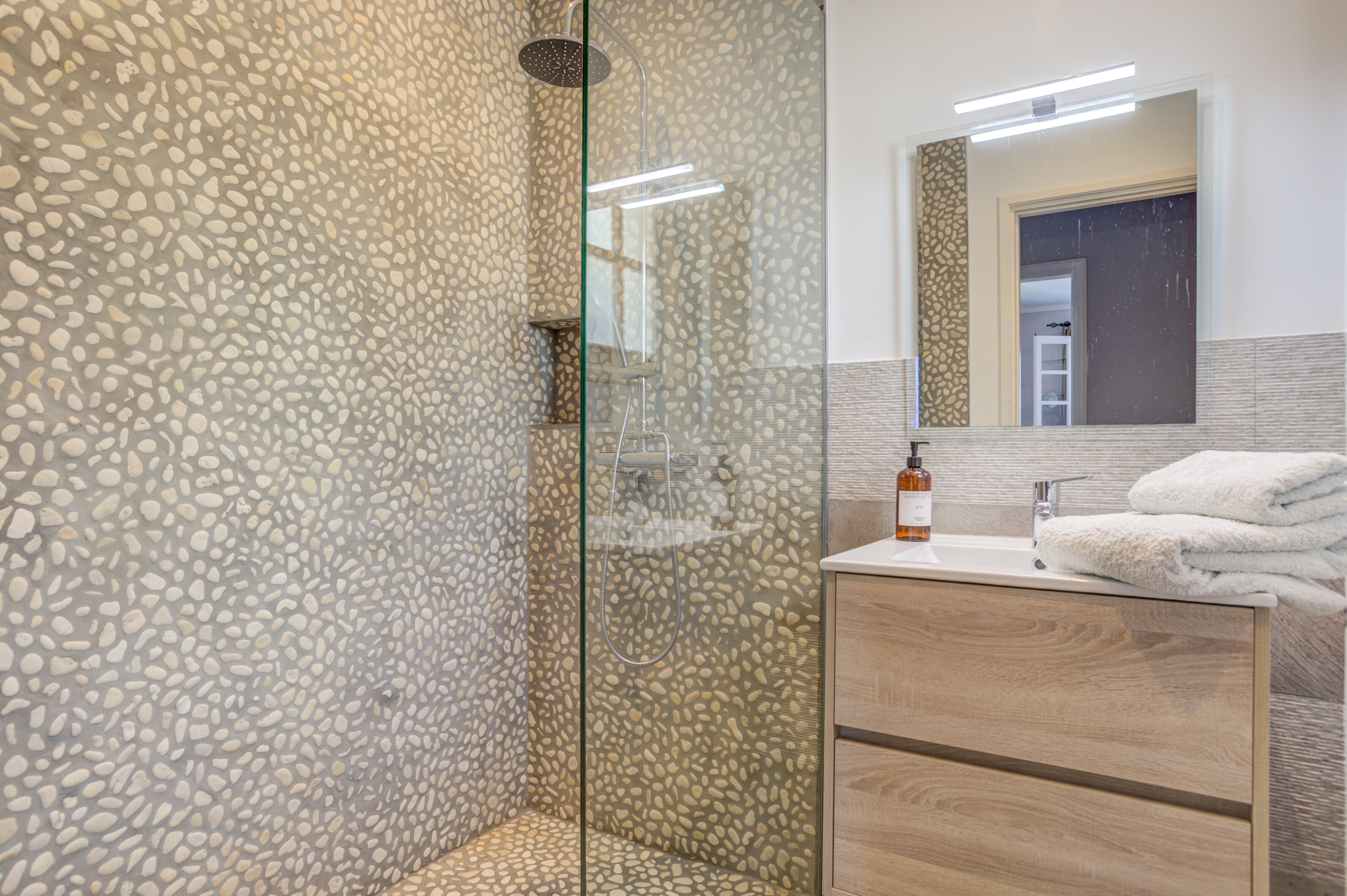 Las Peonias - Image 3