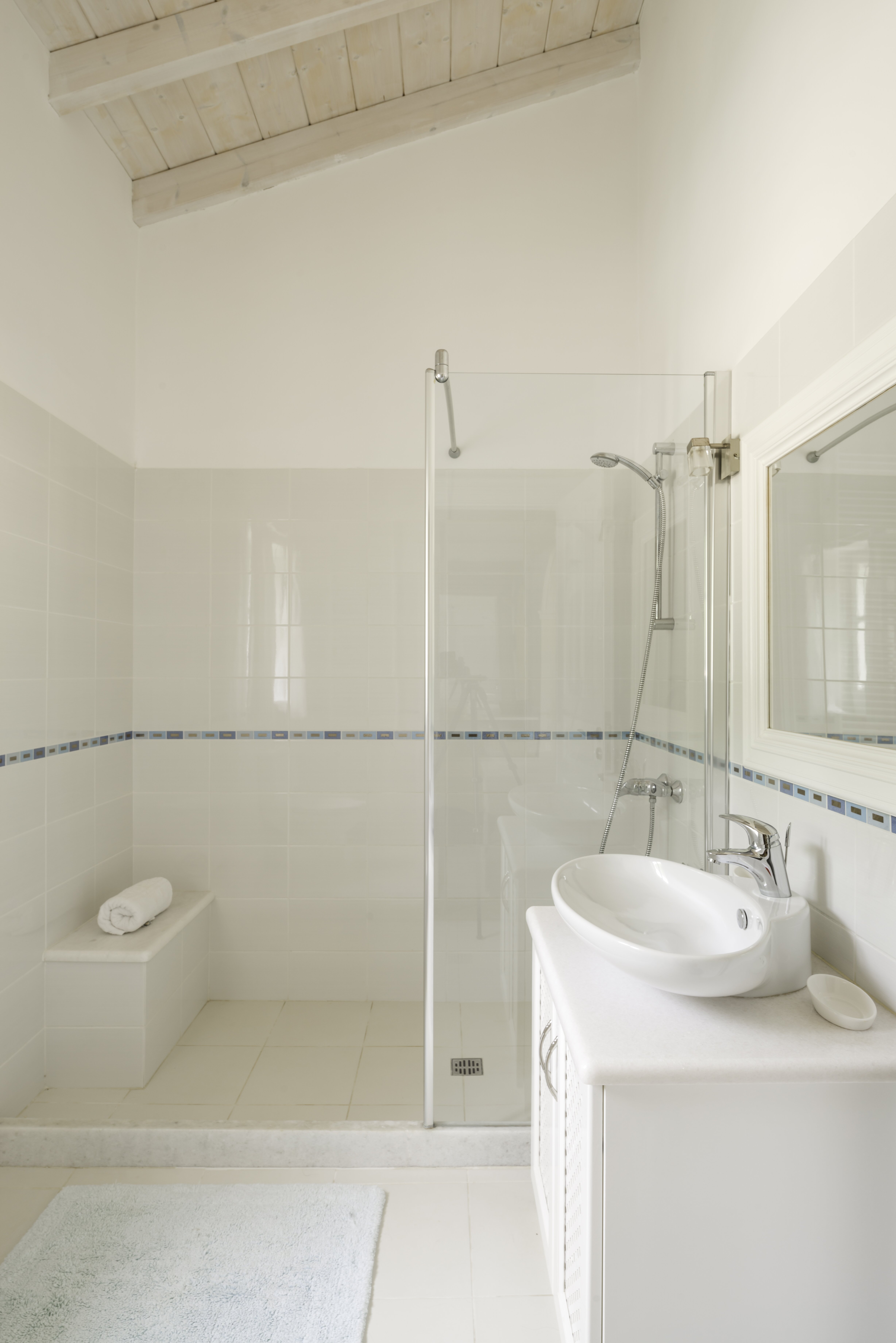 Omorfi Thea - Image 13