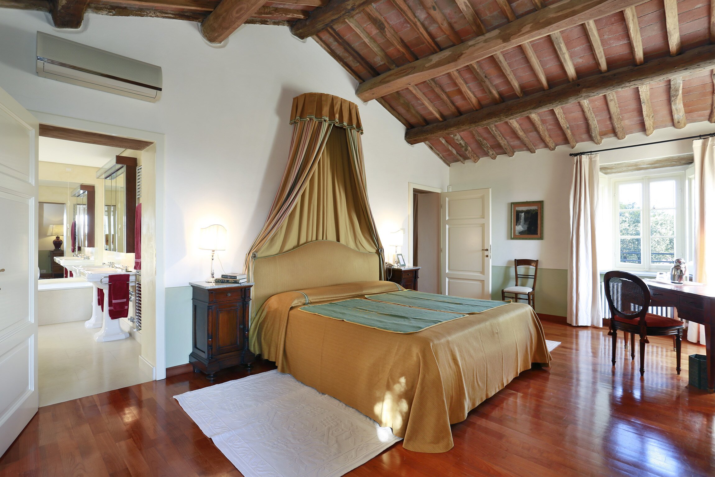 La Cantina - Image 9