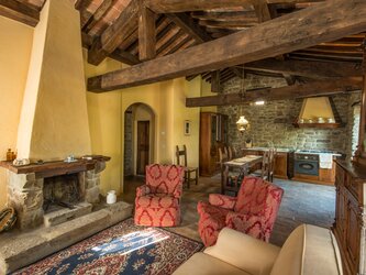 Sitting room with dining and kitchen area - Il Castagno