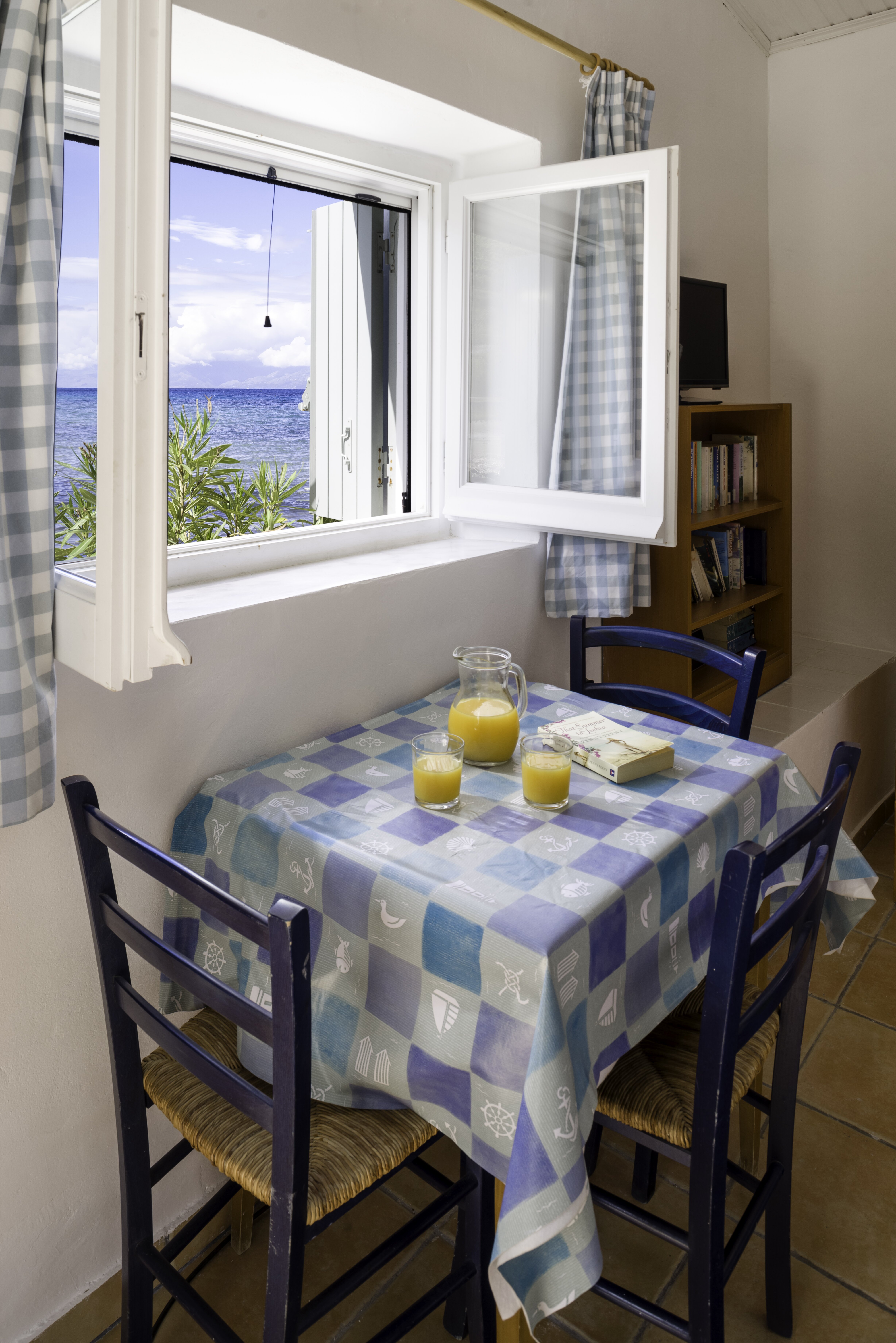 Apraos House & Studio - Image 15