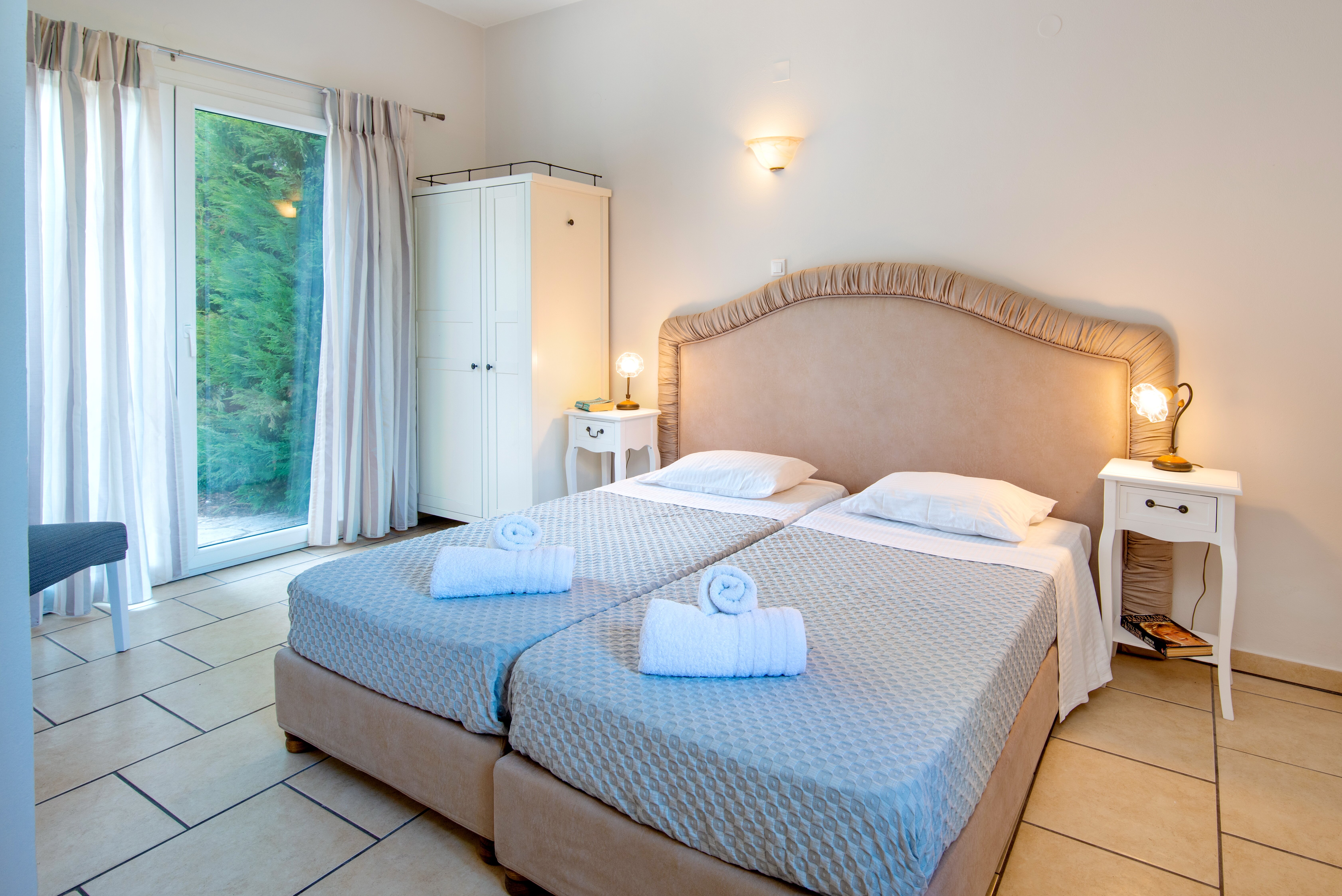 Ormos Beach House - Image 9