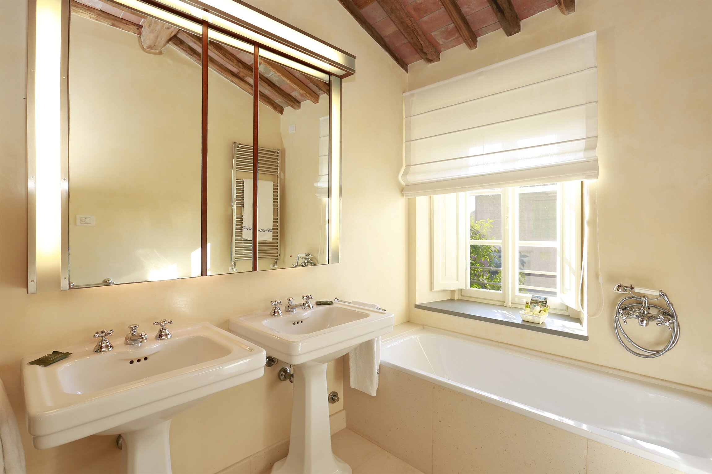 La Cantina - Image 12