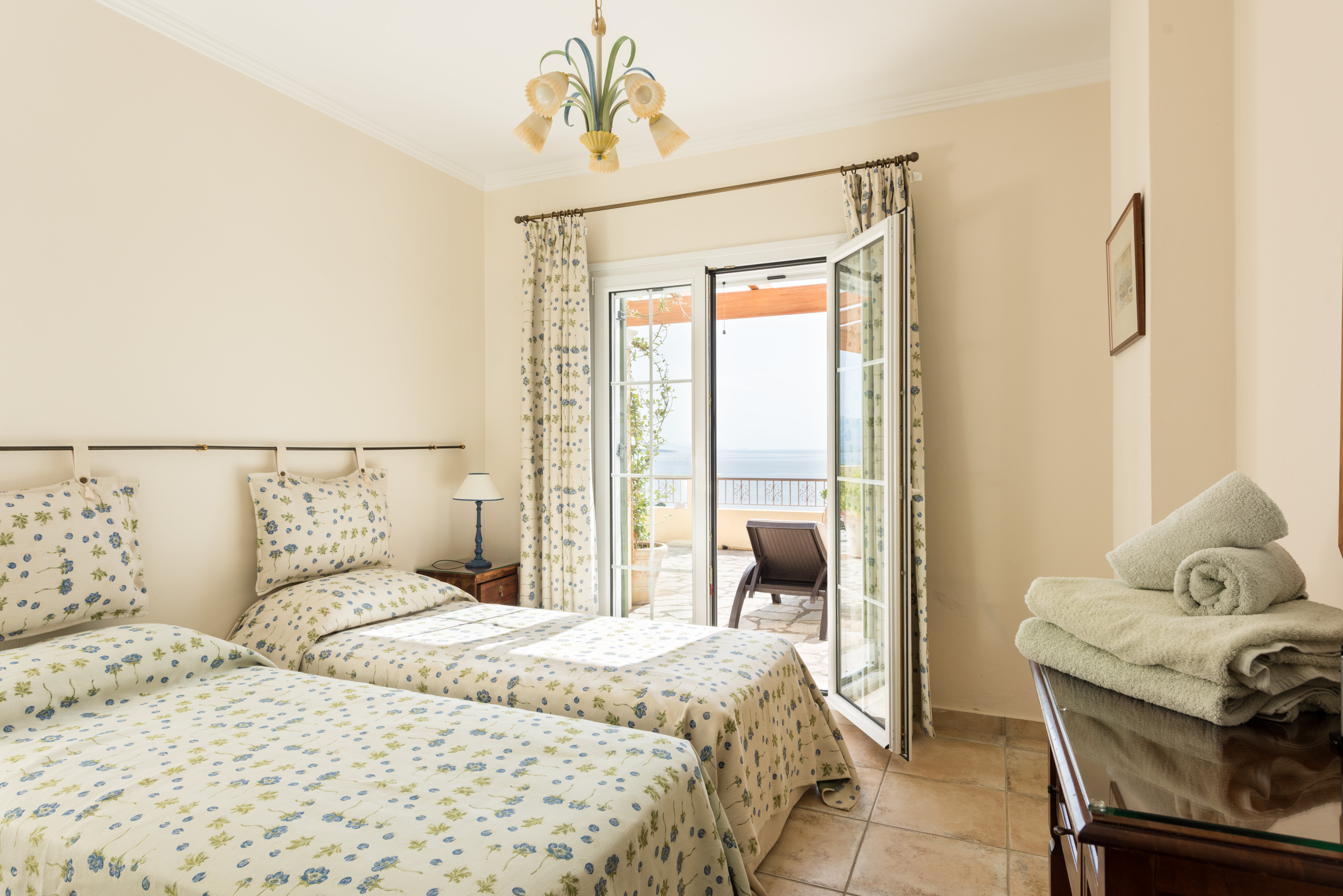 Yialiskari Bay House - Image 12