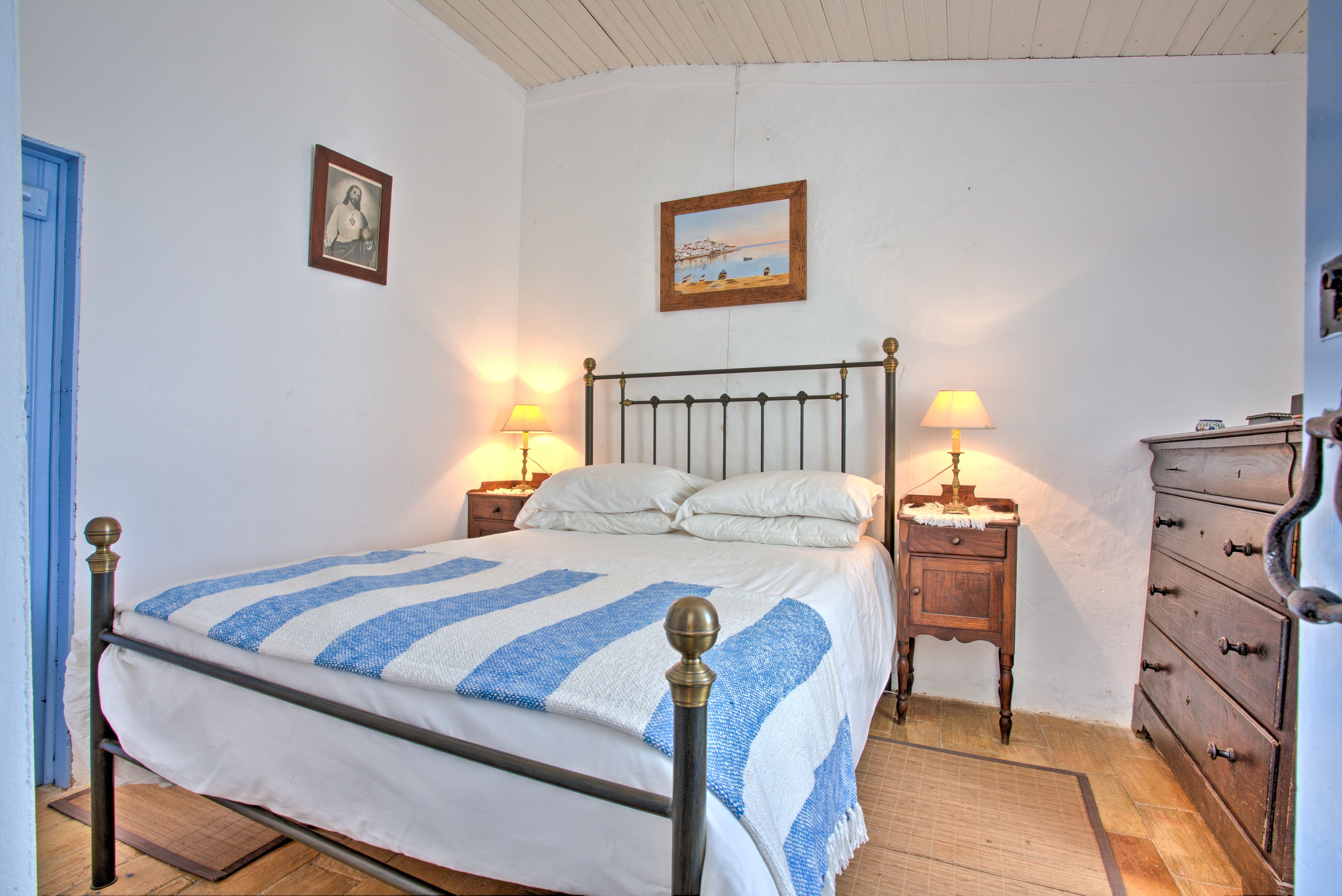 Sandy Bay Cottage - Image 8