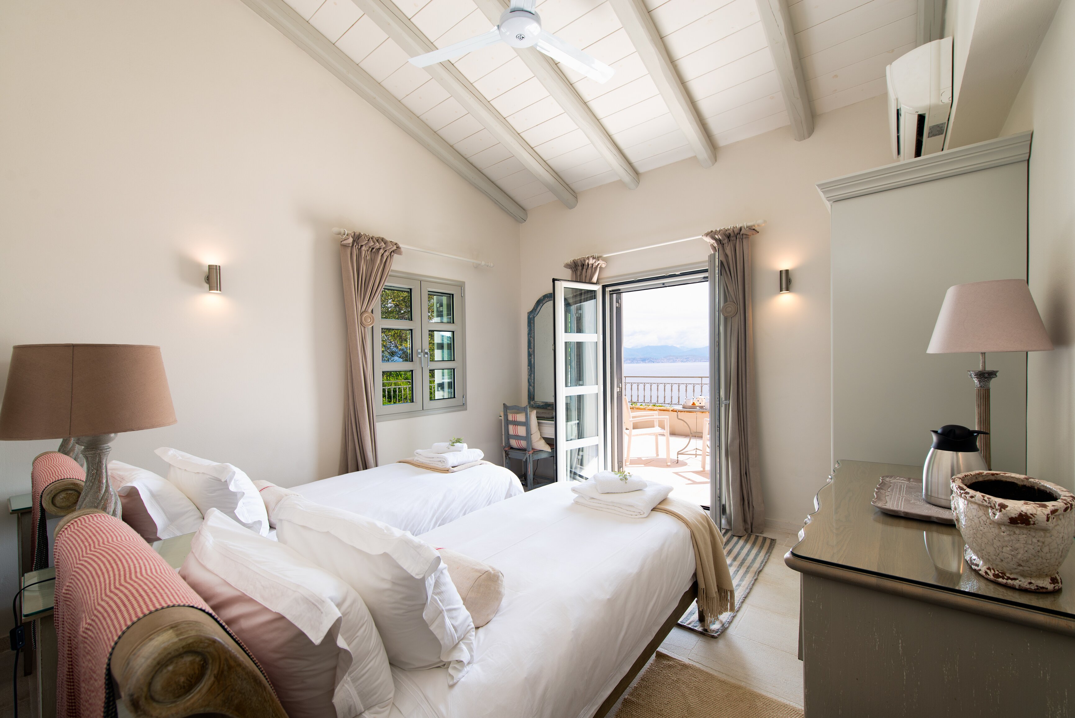 Kalamaki Bay House - Image 14