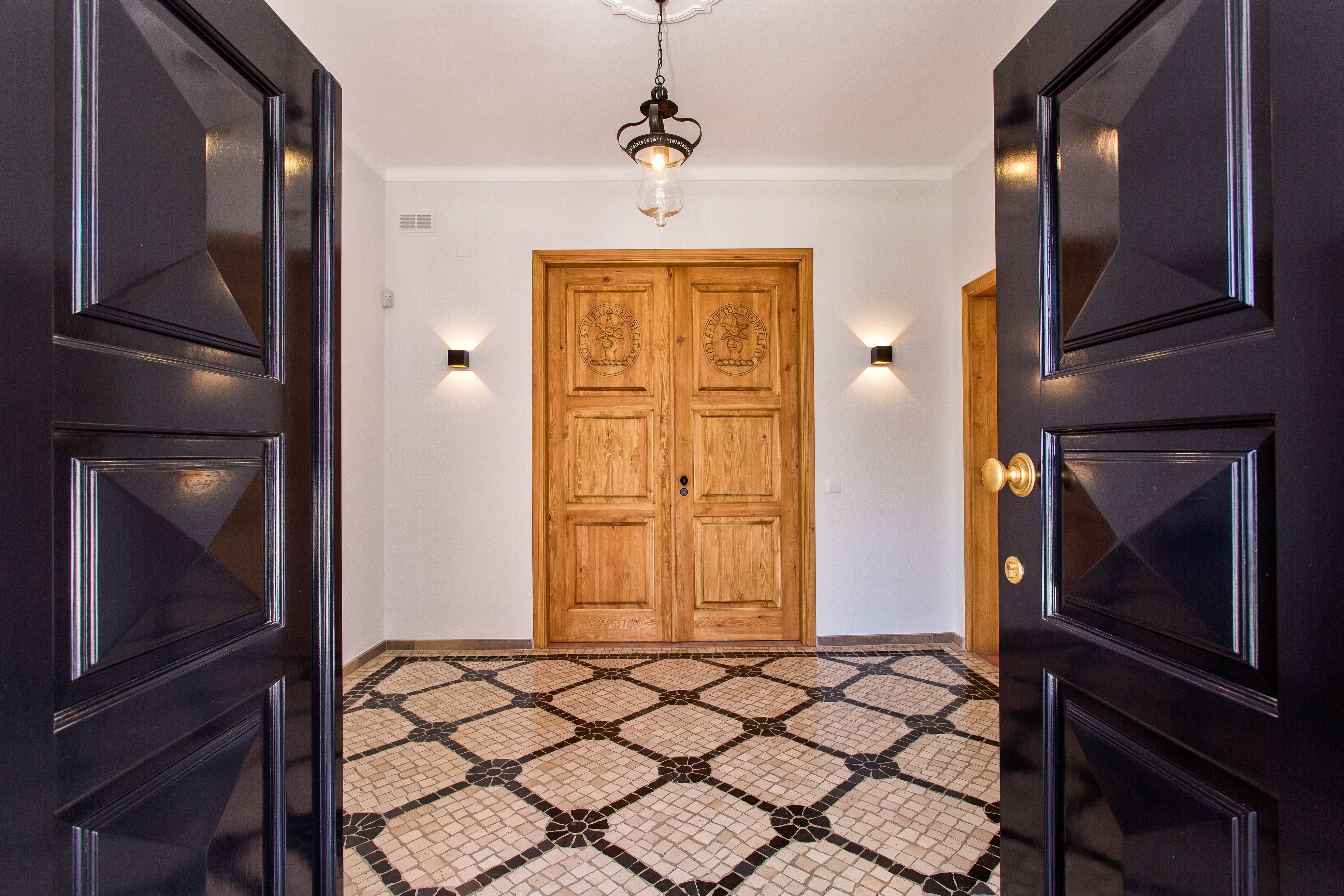 Casa Blanca - Image 6