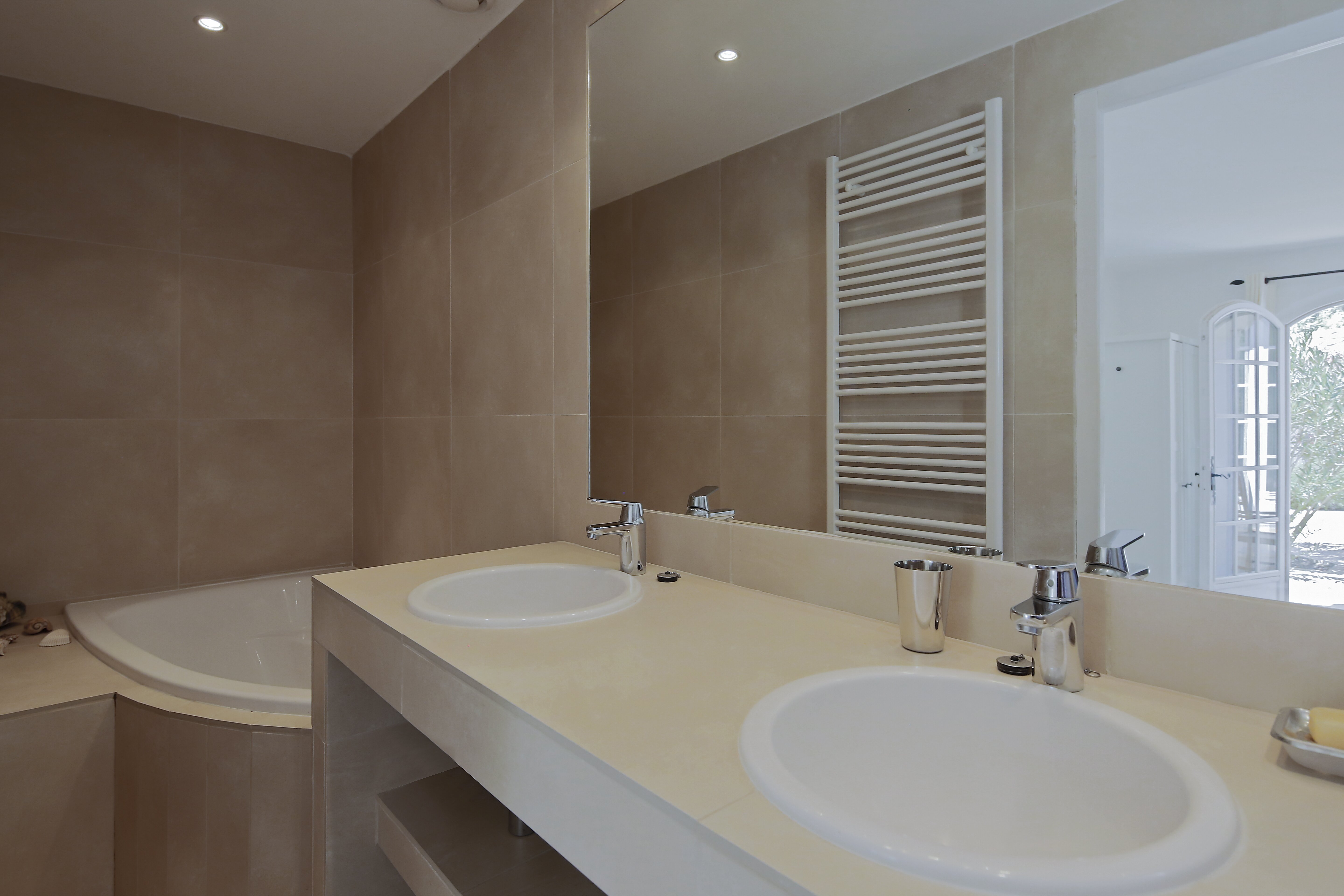 La Pinede - Image 12