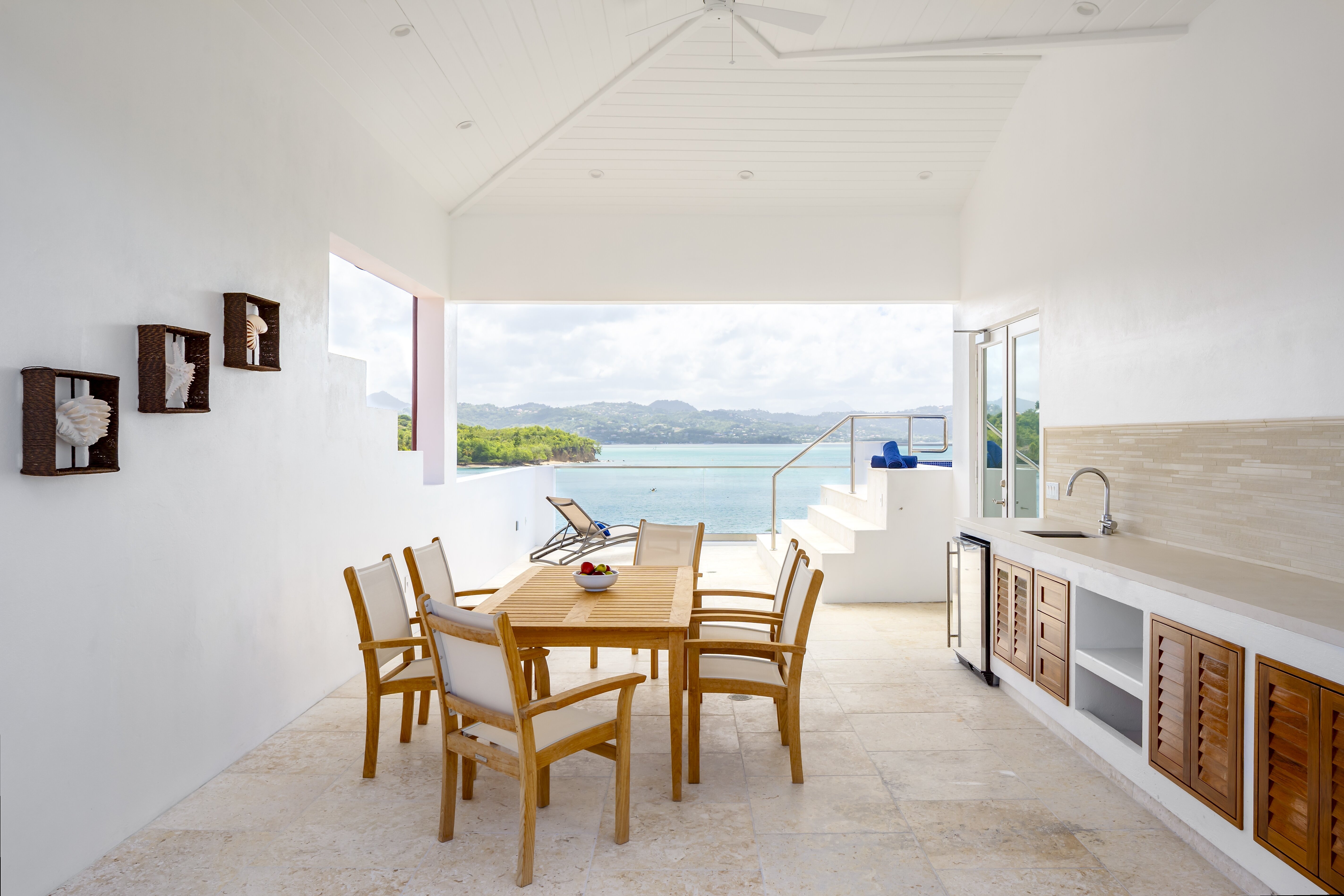 Windjammer Luxury Beachfront Villa - 2BD - Image 8