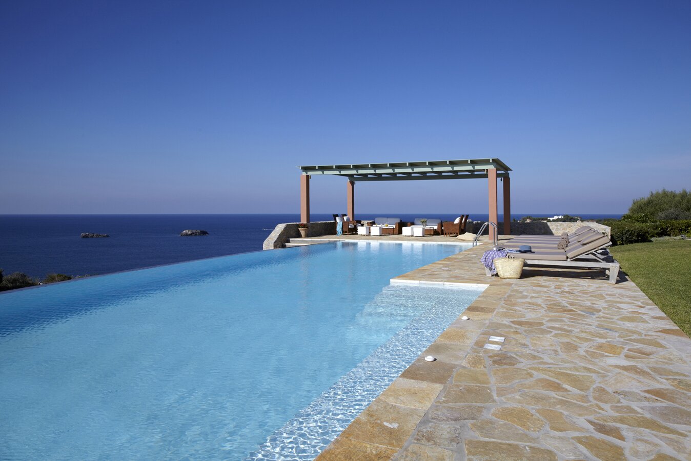 Infinity pool with ladder and built in steps