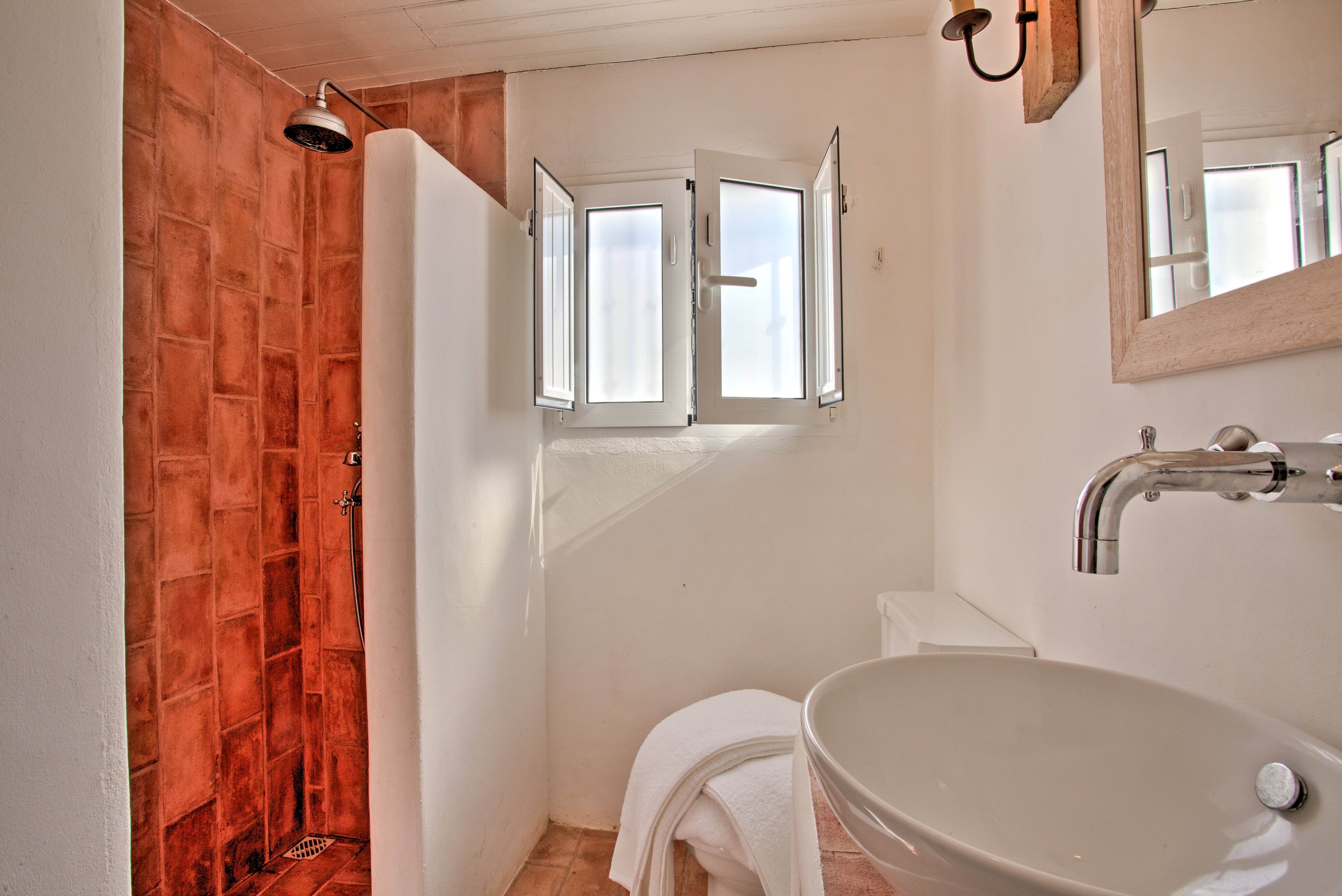 Sandy Bay Cottage - Image 10