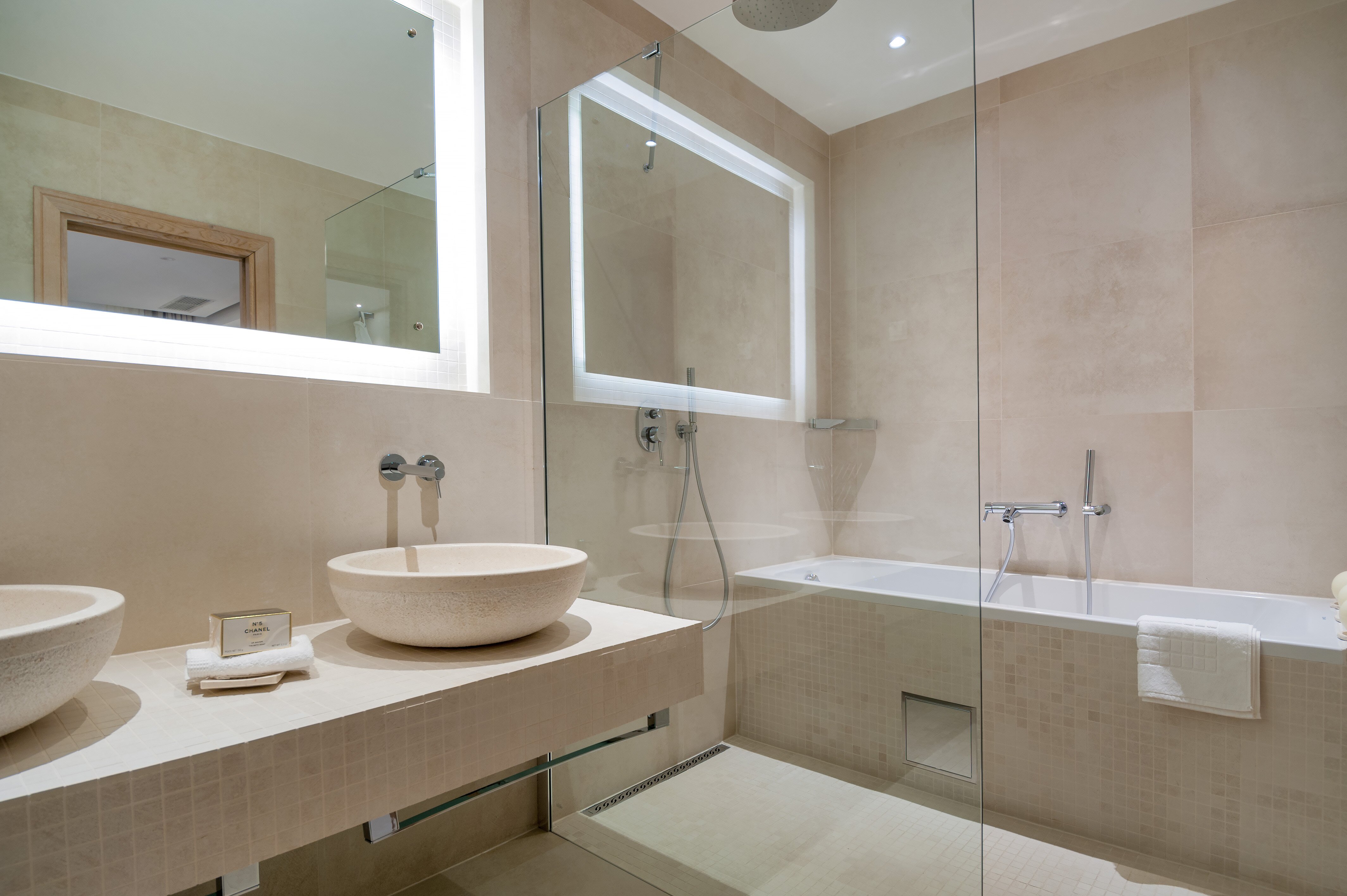 Sumartin Bay House - Image 5