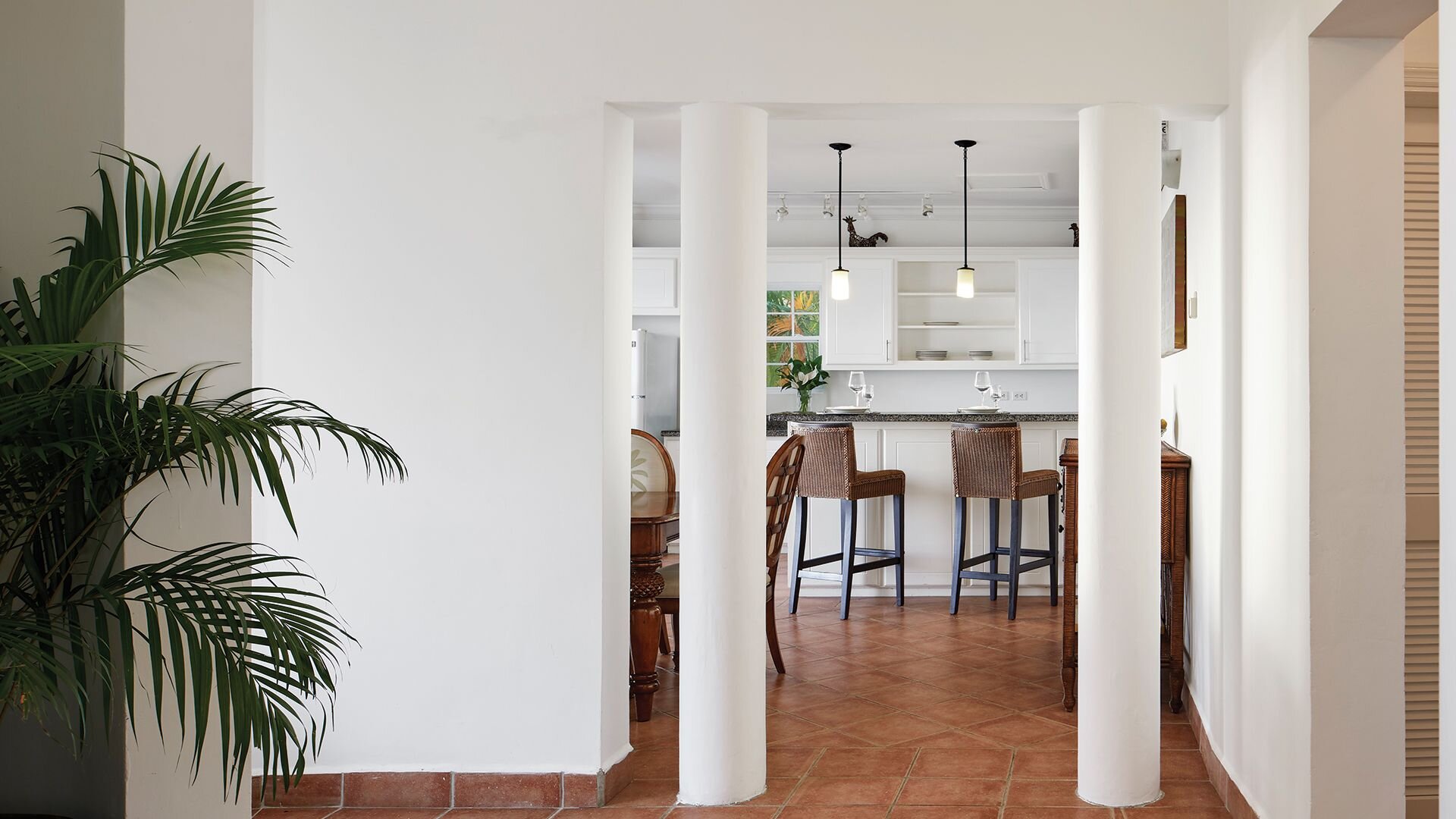 Estate Villa with Pool–3BD - Image 2