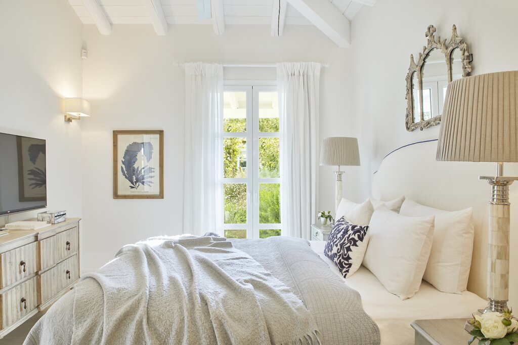 Double bedroom (king size bed) with shower room en suite