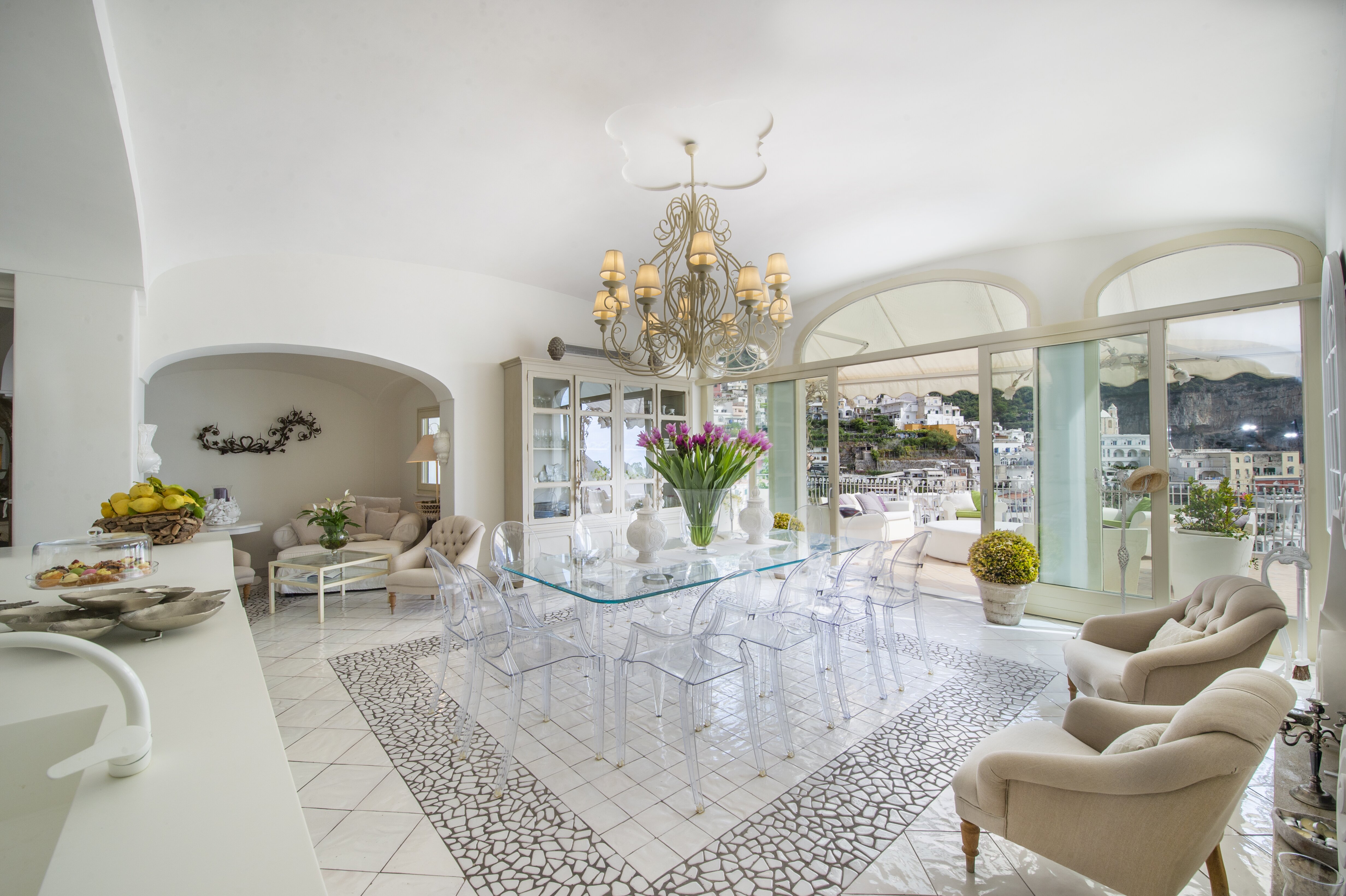 Open plan kitchen with dining area