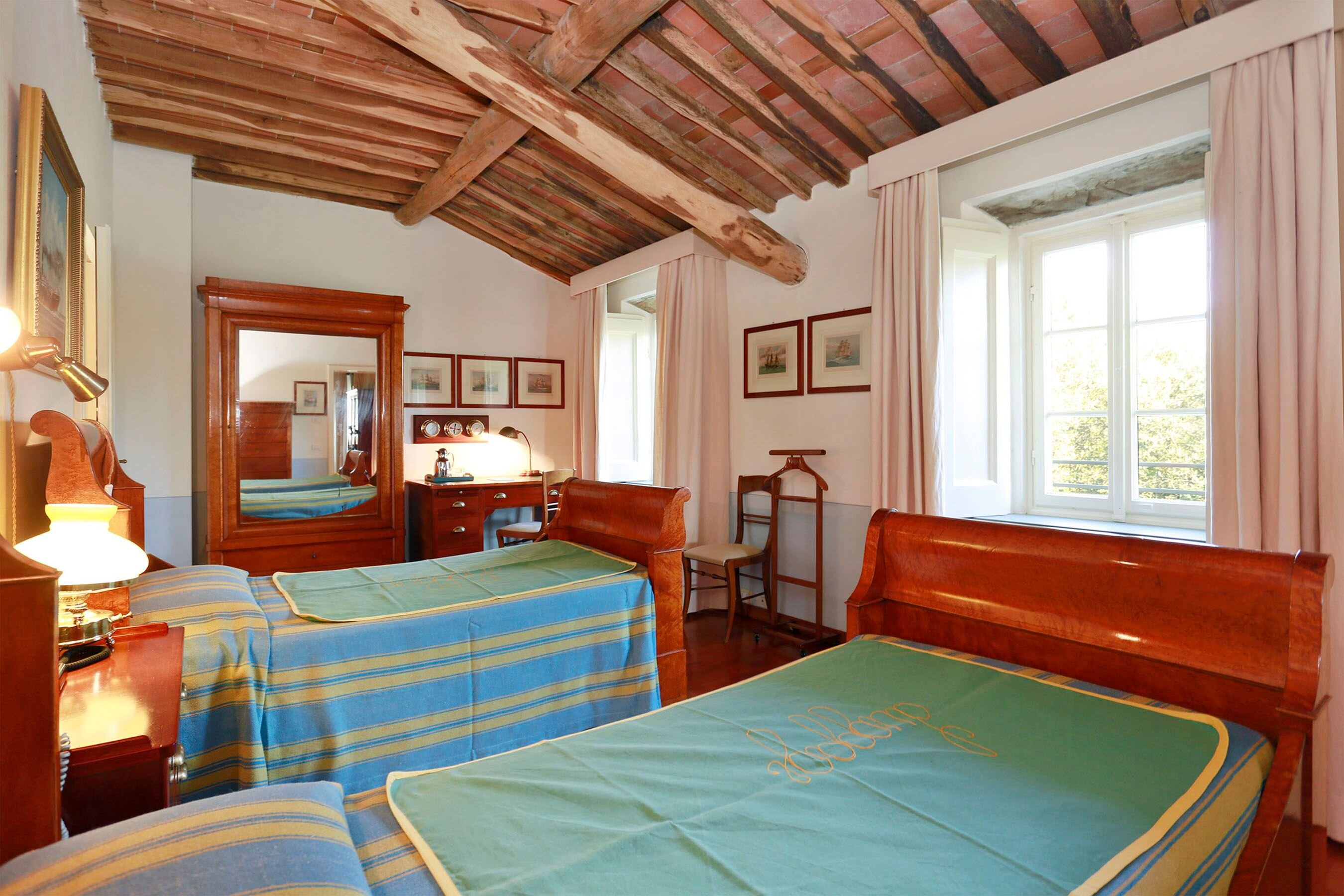 La Cantina - Image 11