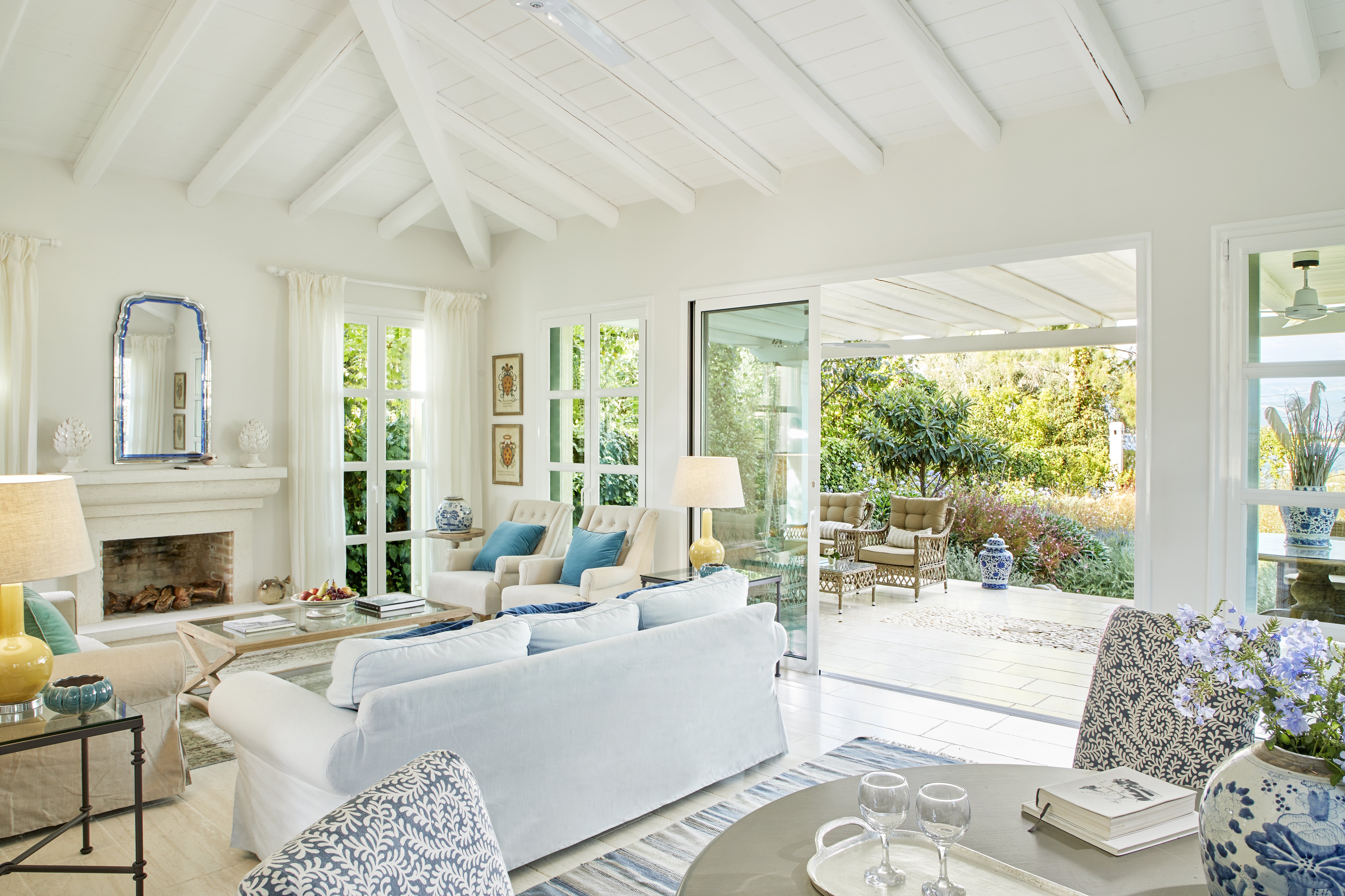 Open plan living/dining and kitchen area