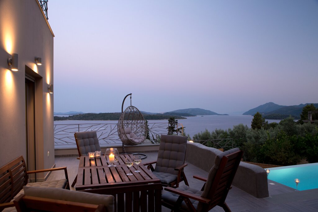 Panoramic dining area