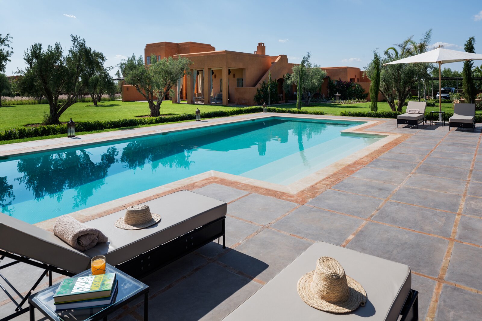 Extensive lawned gardens with heatable pool