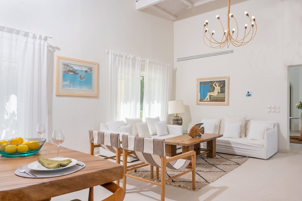Open plan living/dining and kitchen area