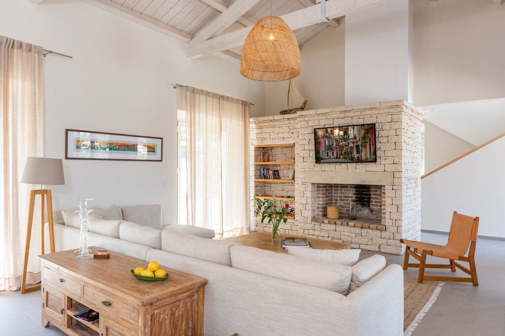 Sitting/dining room