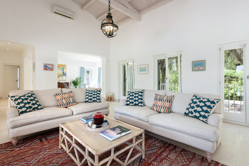 Open plan dining and living room