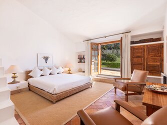 Double bedroom with shower room en suite and terrace access