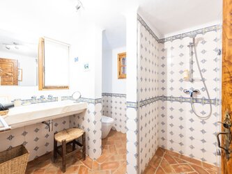 Shower room en suite