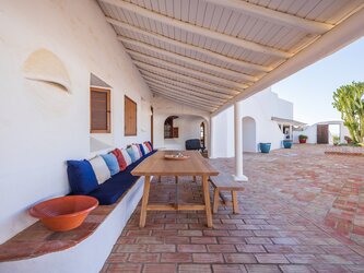Outdoor dining facing the pool