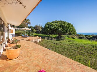 Terrace with sea views
