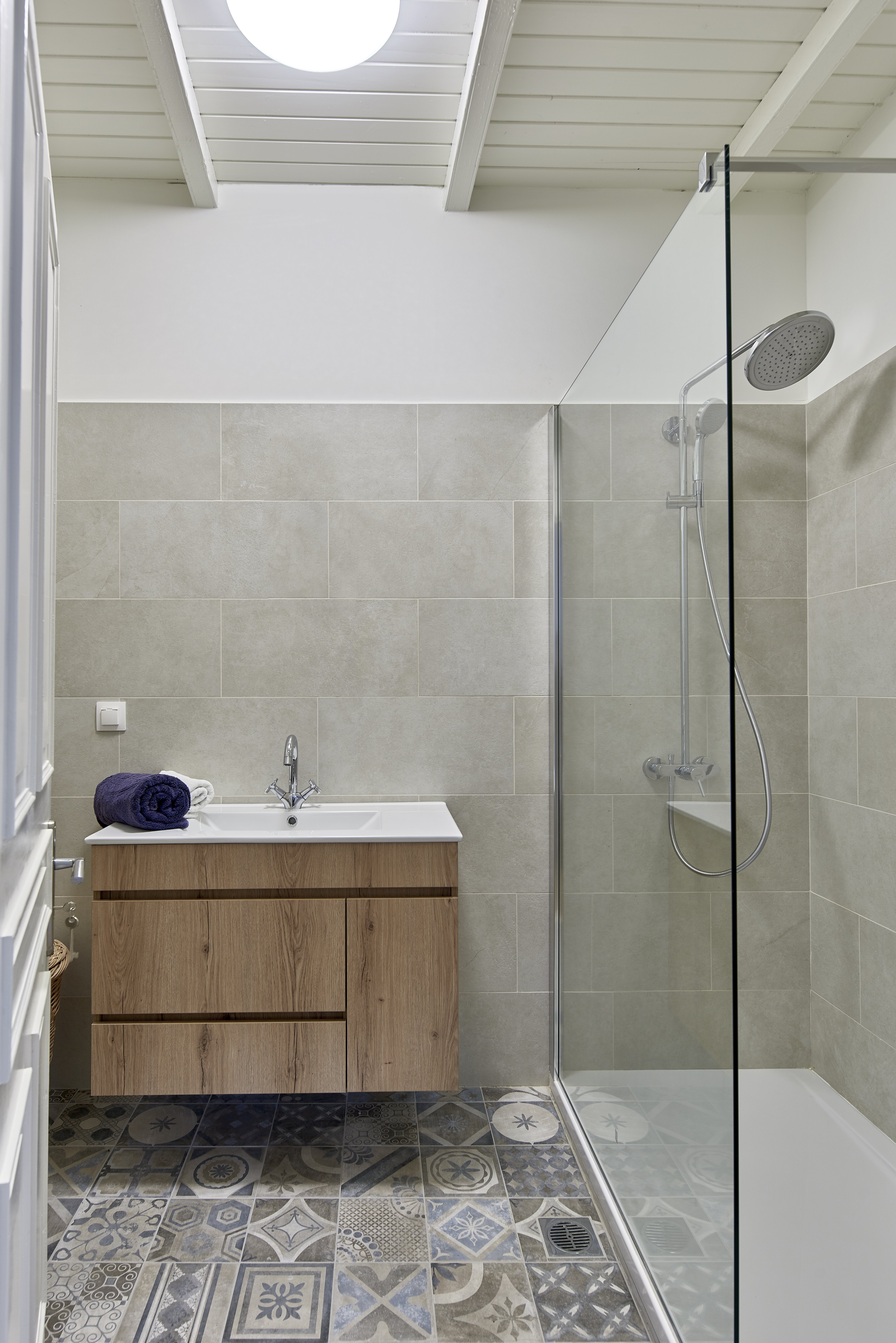 Loutses House - Image 12