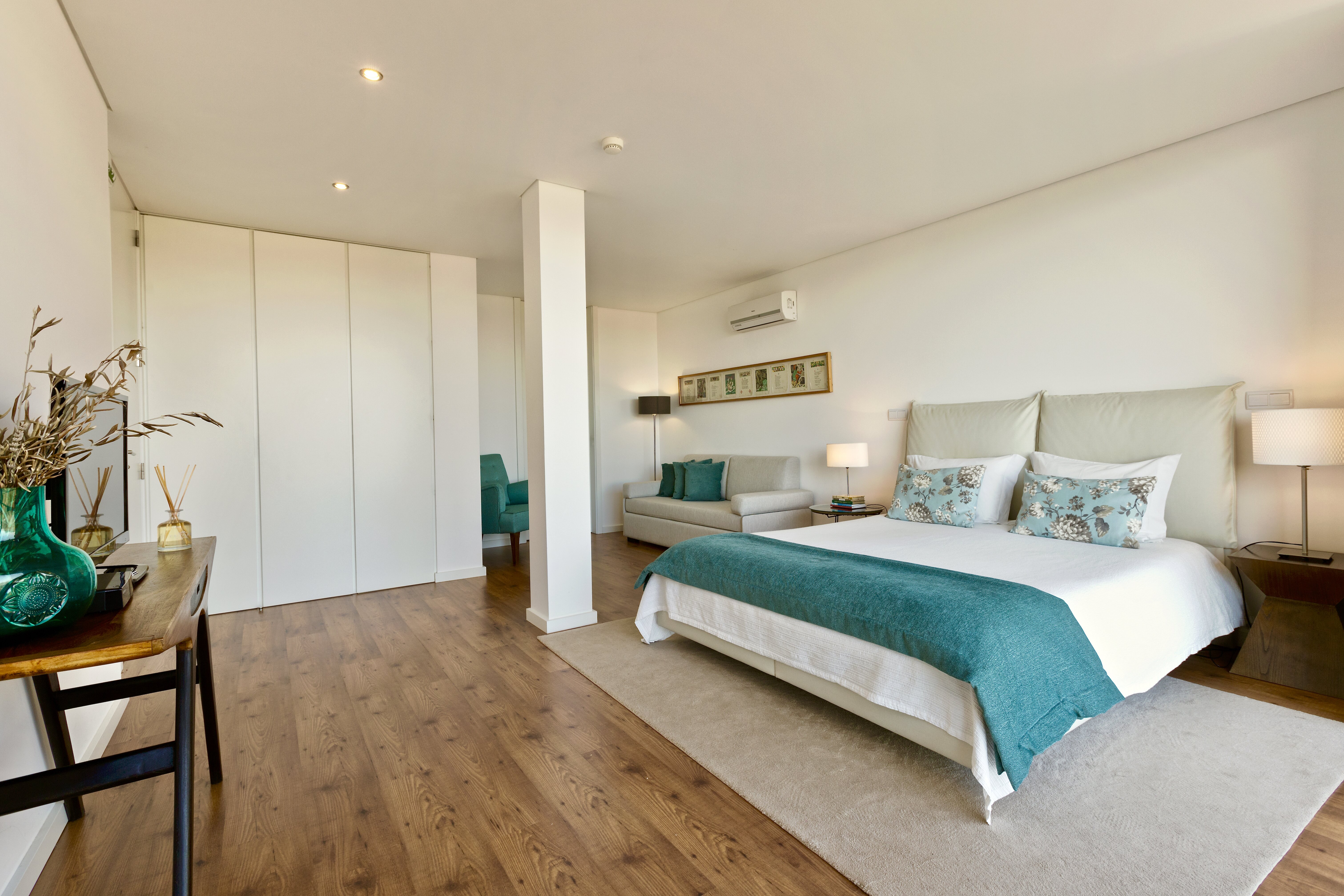 Vineyard House - Image 16