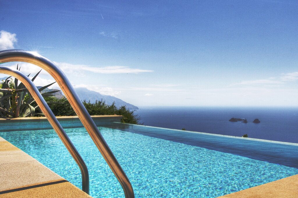 Spectactular views from the infinity pool 