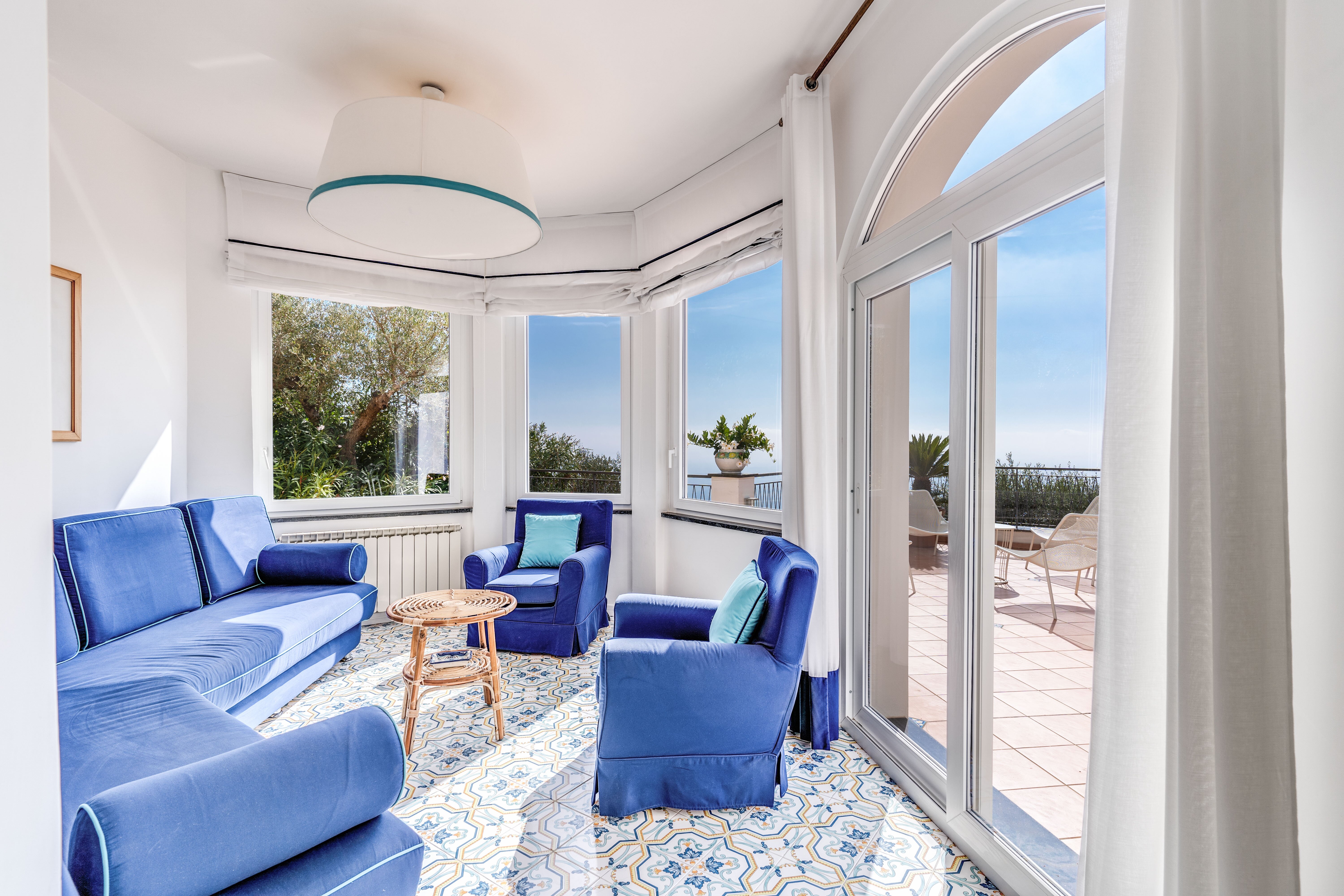 Panoramic sitting room - entrance floor