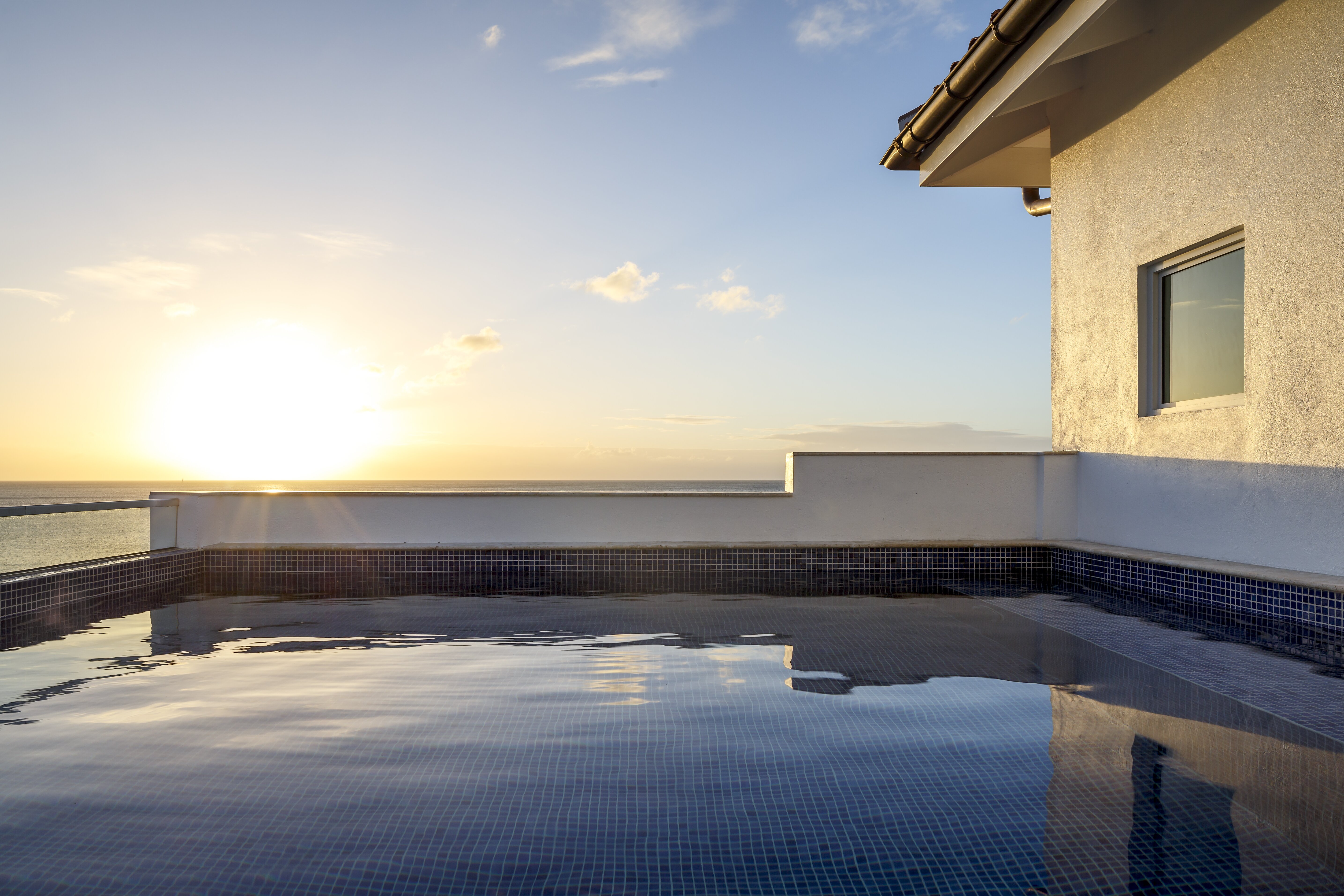 Windjammer Luxury Beachfront Villa - 2BD - Image 9