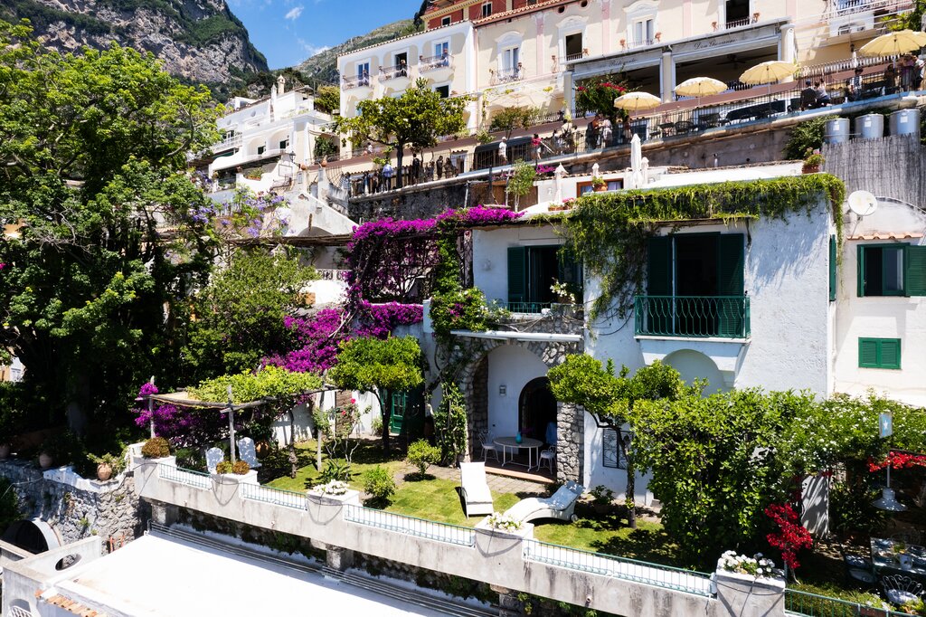Garden and first floor terraces