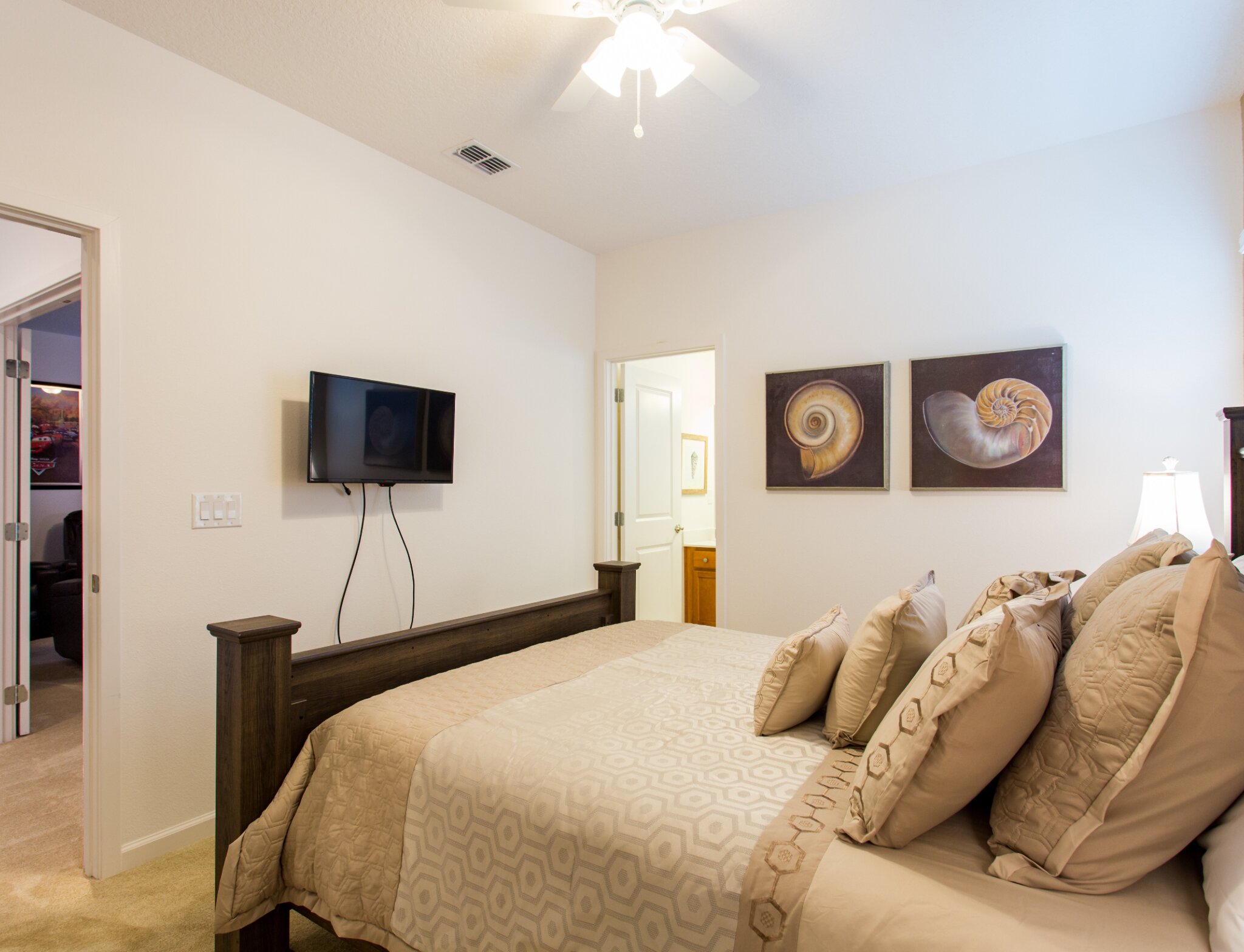 Lakeside house - Image 17