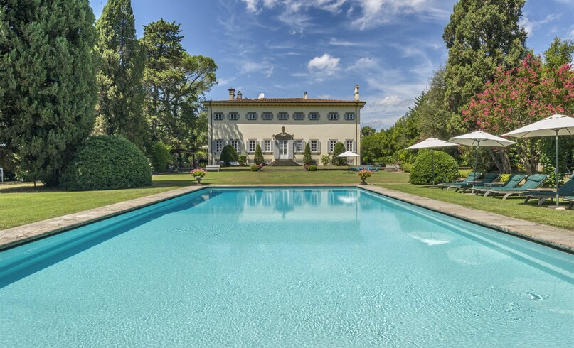 Villa Donati is a stunning country house with a lovely large pool.