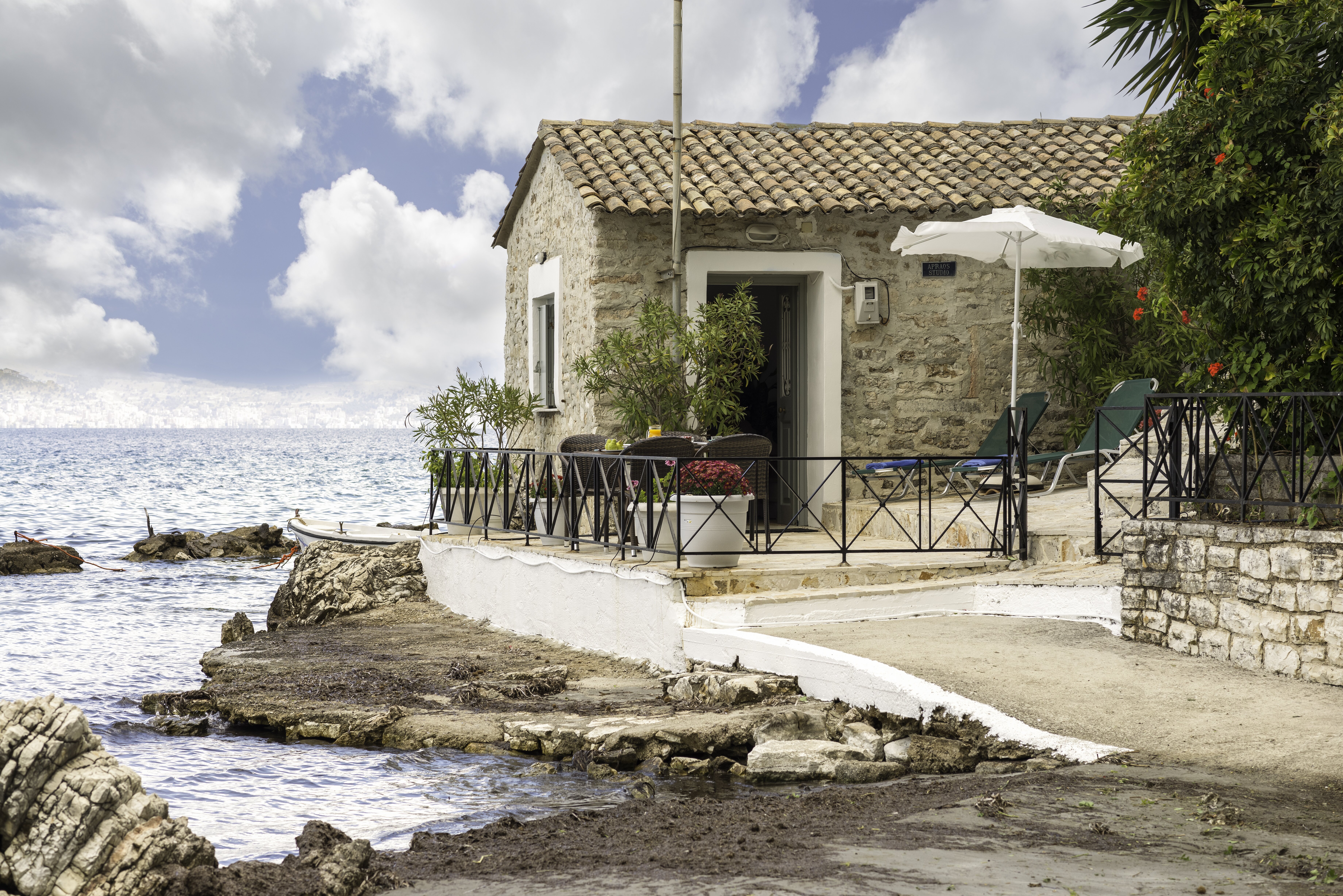 Apraos House & Studio - Image 12