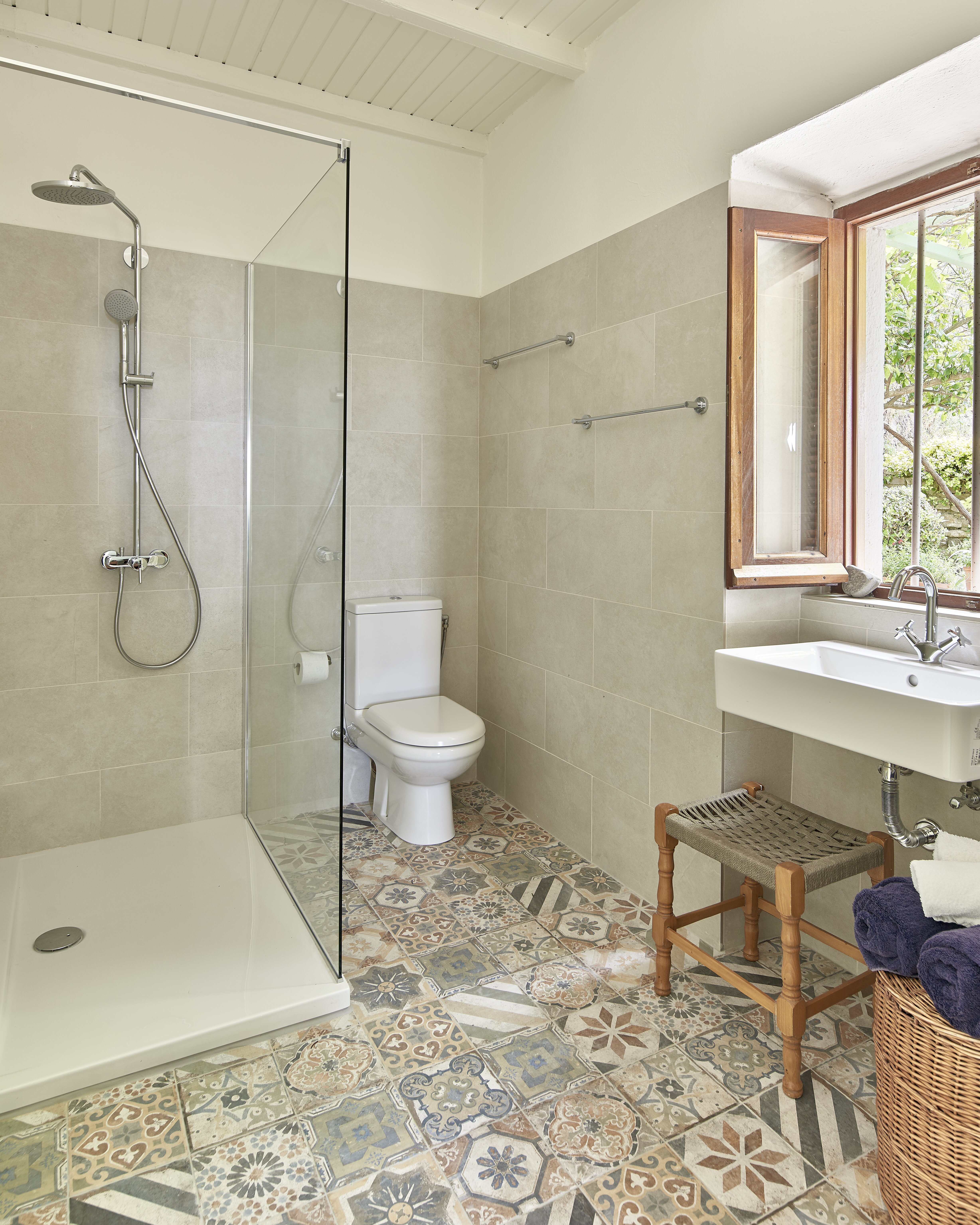 Loutses House - Image 8