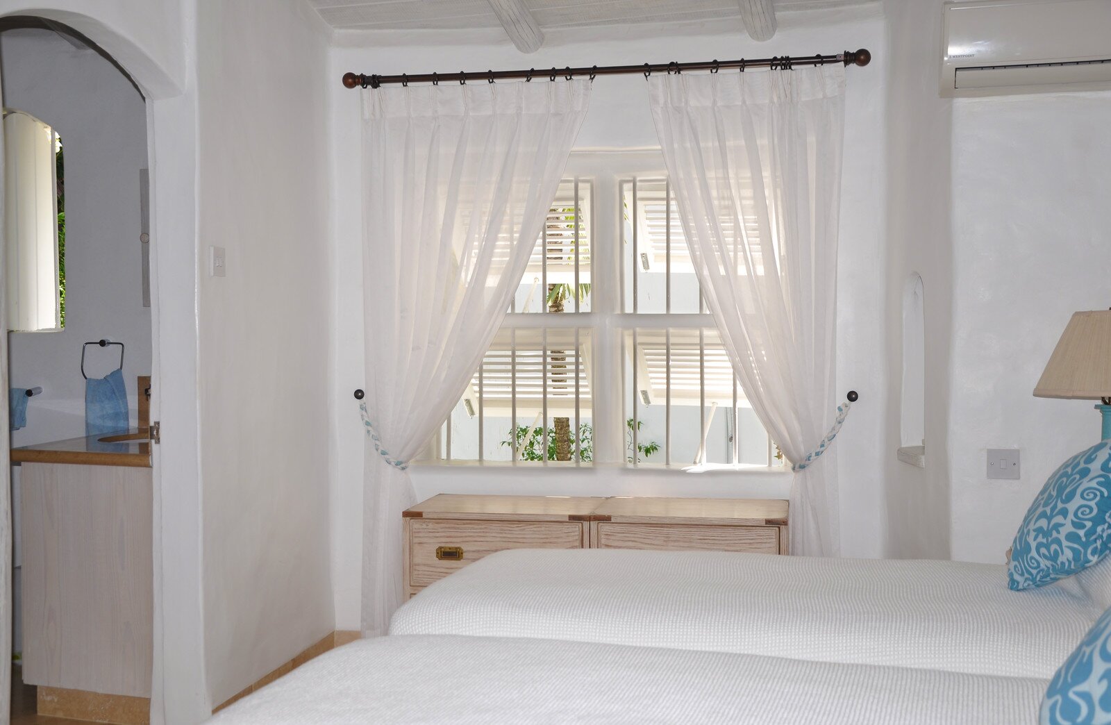 Ocean's Edge - Image 10