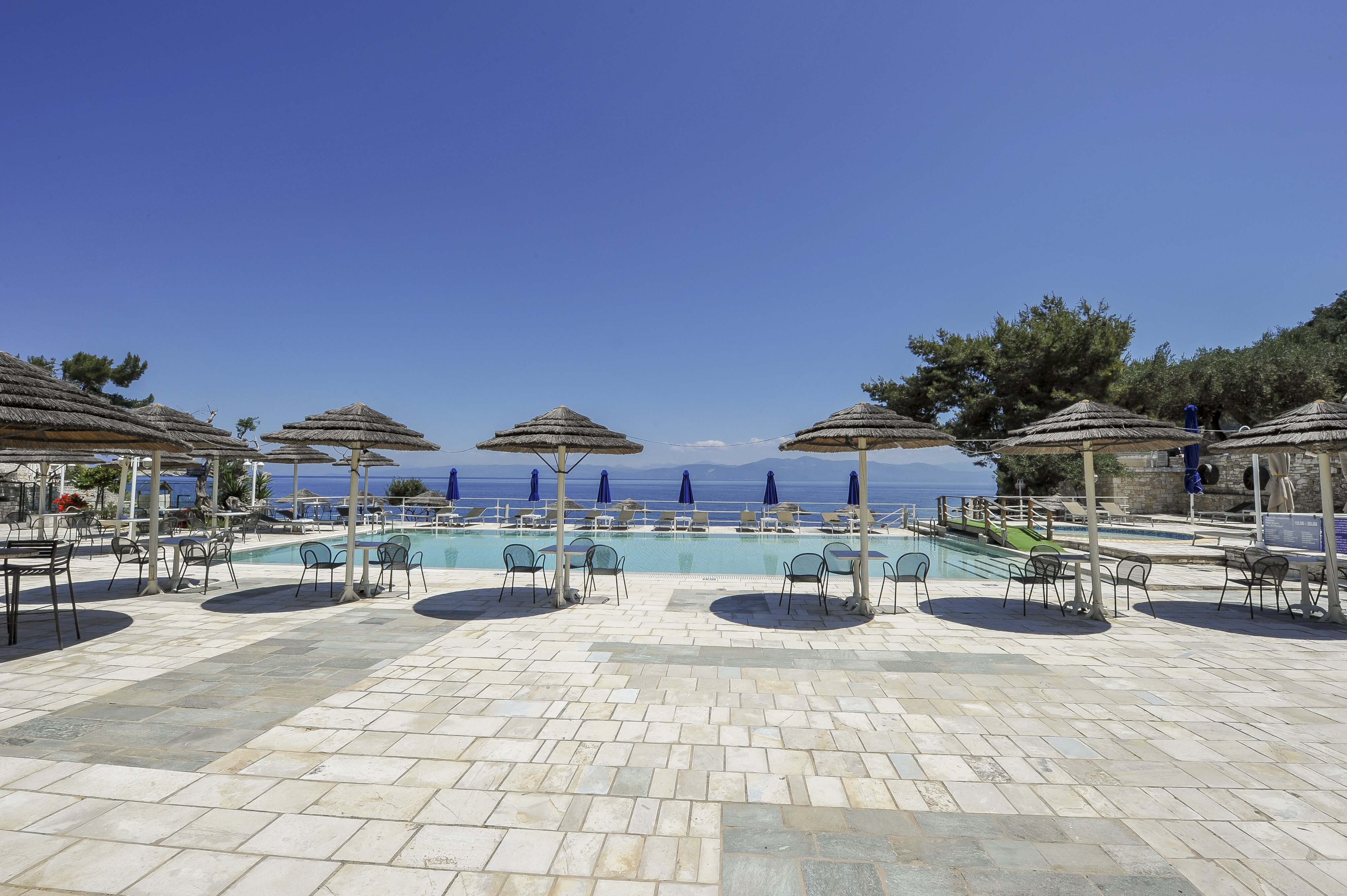 Paxos Beach Hotel - Image 3